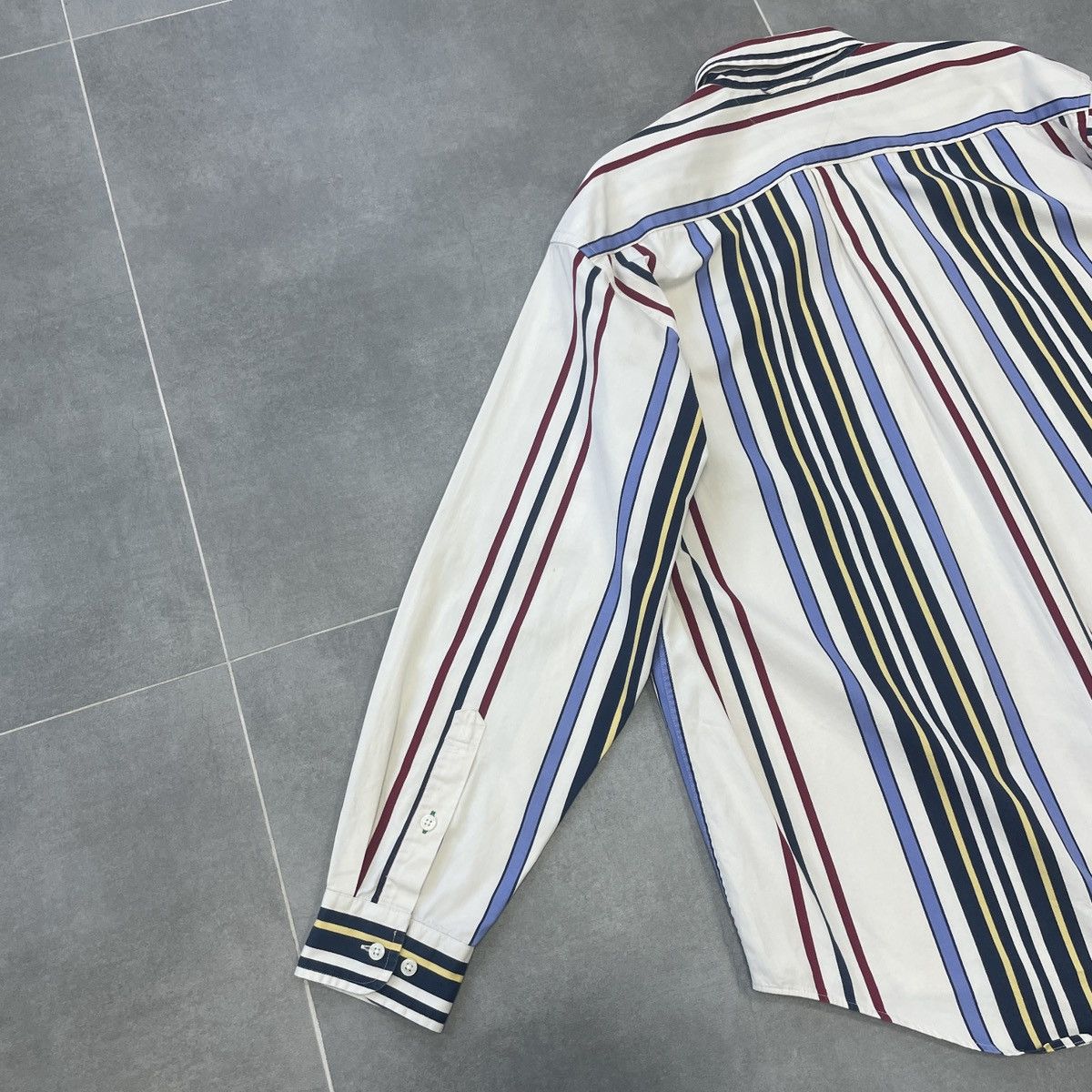 Tommy Hilfiger × Vintage Vintage Tommy Hilfiger Button Shirt Size M Size US M / EU 48-50 / 2 - 15 Thumbnail