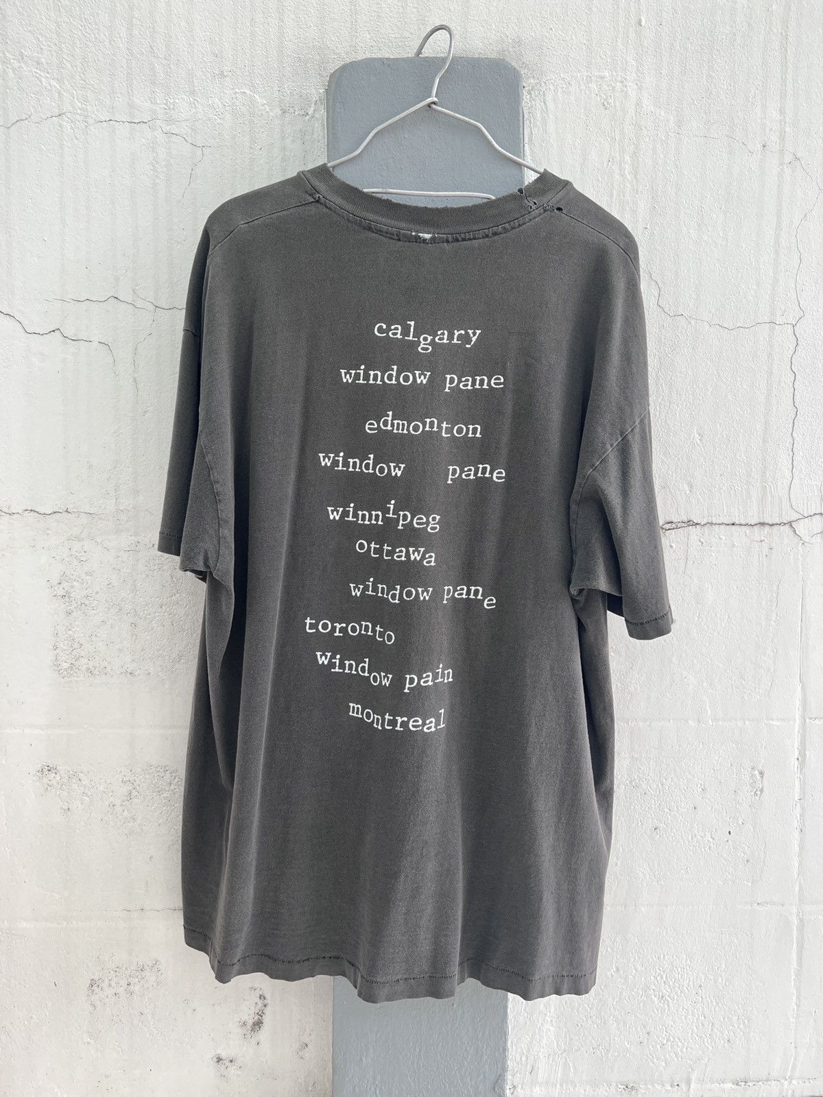 Band Tees Vintage 90s Pearl Jam Window Pain Tee XL Thrashed Sun Faded Size US XL / EU 56 / 4 - 6 Thumbnail