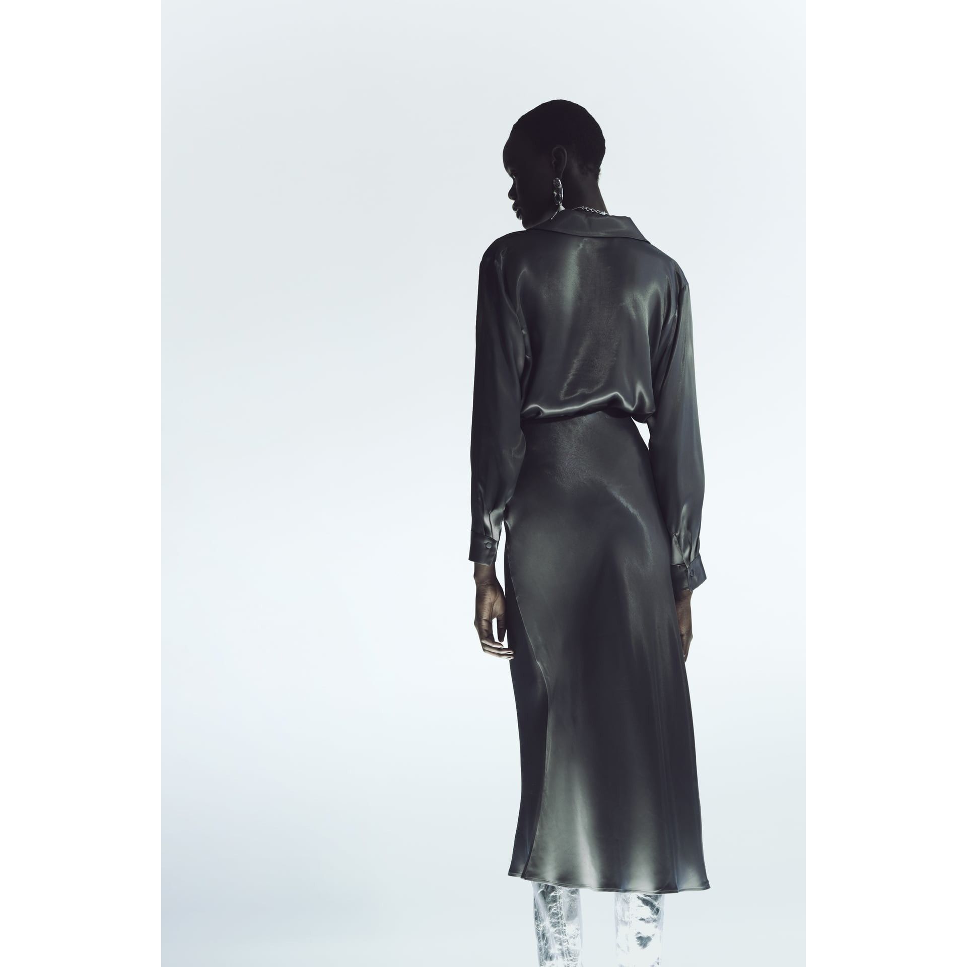 Zara Zara Space Grey Silky Midi Skirt Size 27" / US 4 / IT 40 - 6 Thumbnail