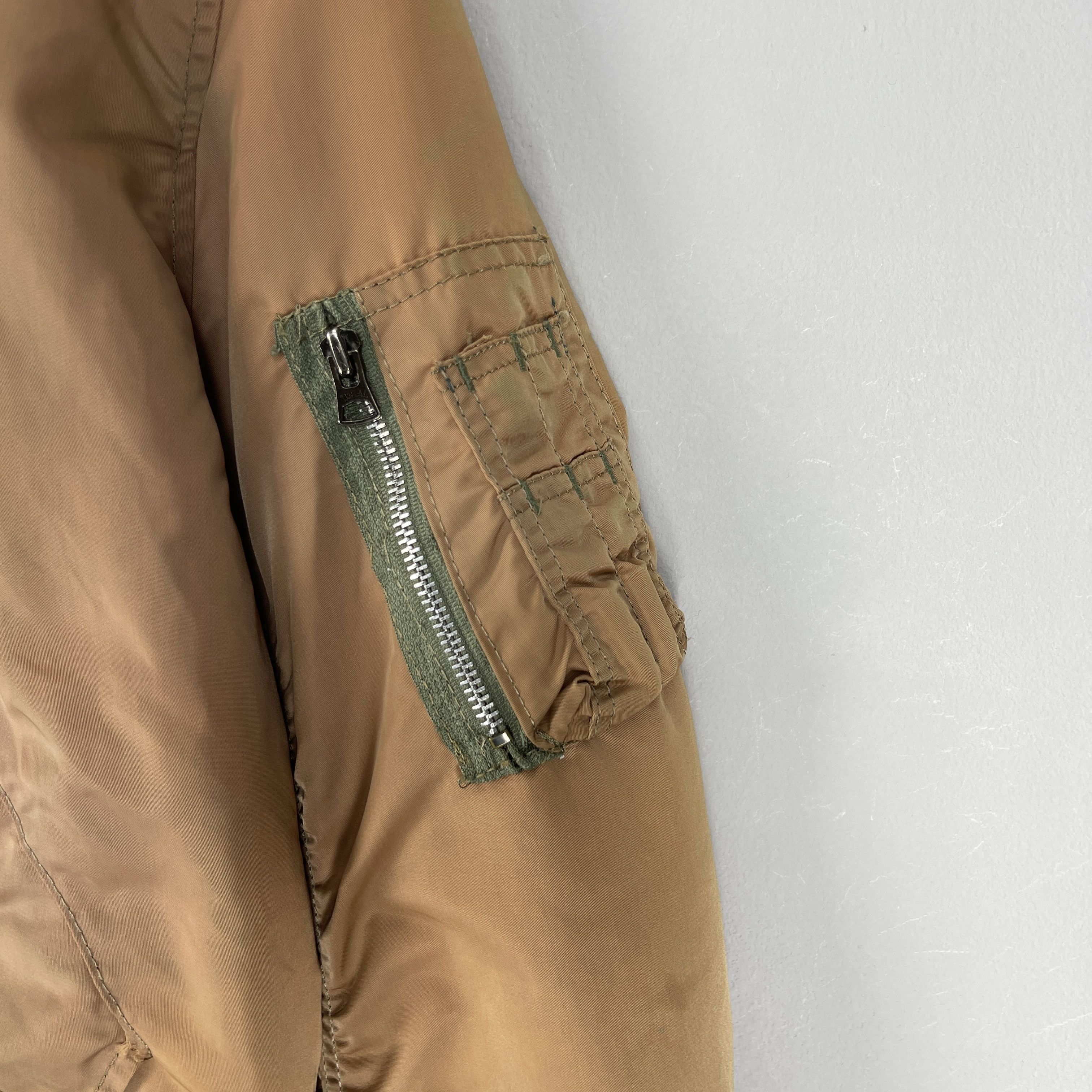 Alpha Industries Vintage ALPHA INDUSTRIES Ma-1 Flight Distressed Jacket Size US M / EU 48-50 / 2 - 3 Thumbnail