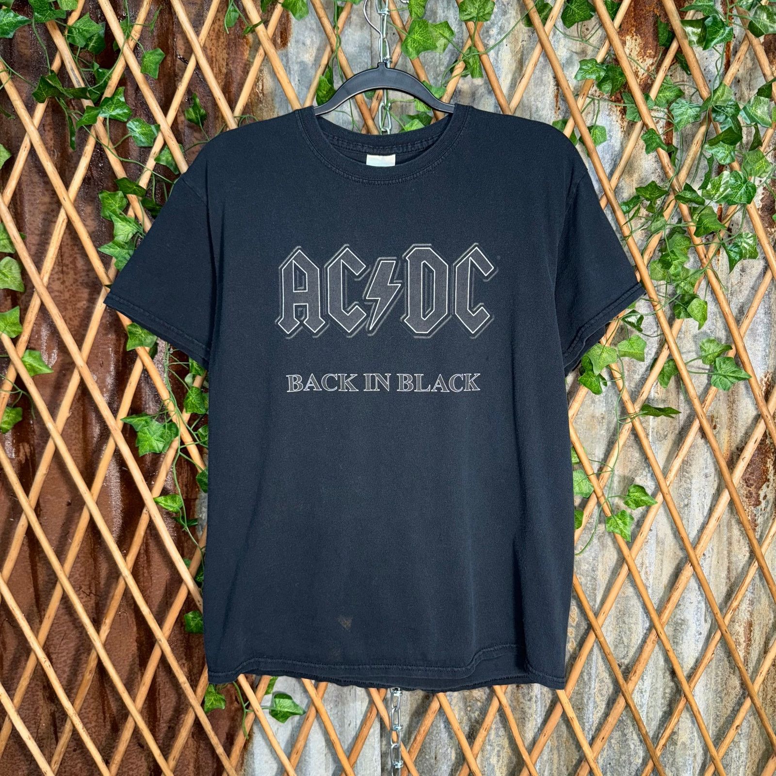 Vintage Vintage Y2K AC/DC back in black 2000s tour concert t-shirt Size US M / EU 48-50 / 2 - 1 Thumbnail