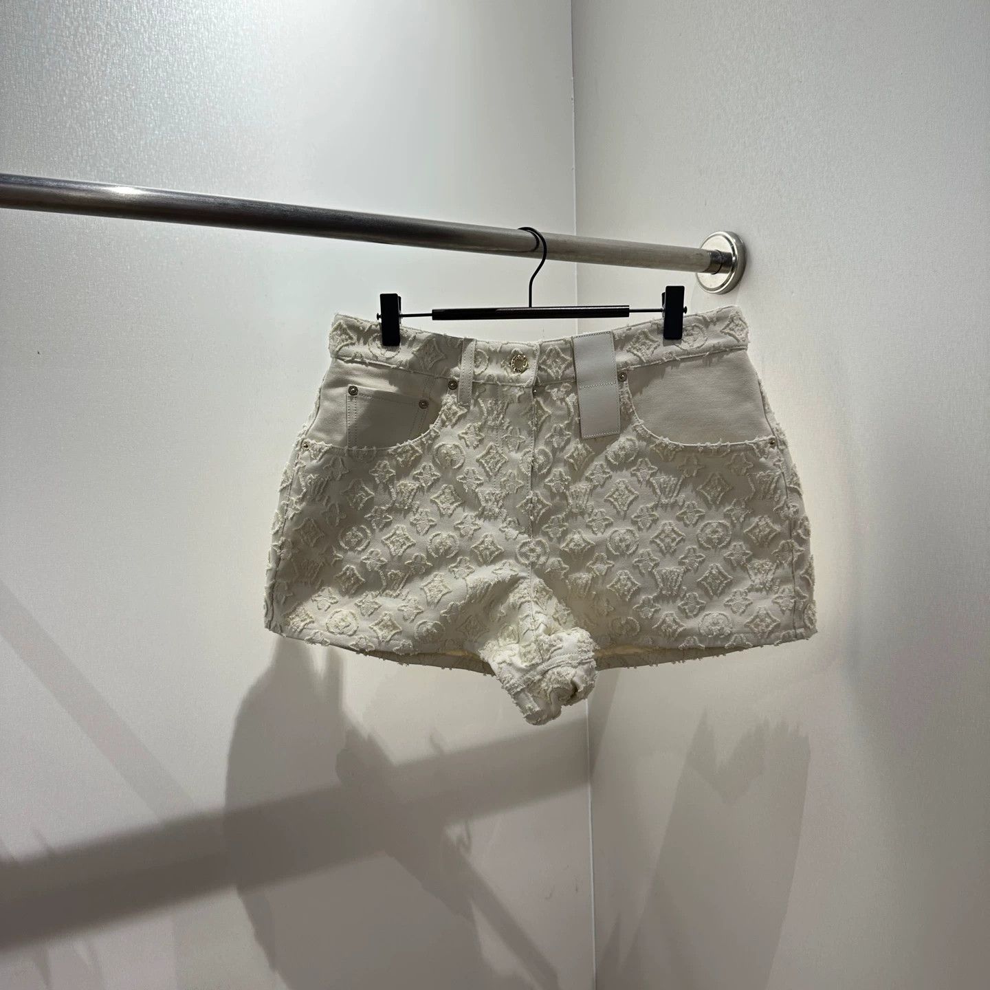 Louis Vuitton LV All-over Monogram Leather Tag Shorts 40 Cotton Size 28" / US 6 / IT 42 - 1 Thumbnail