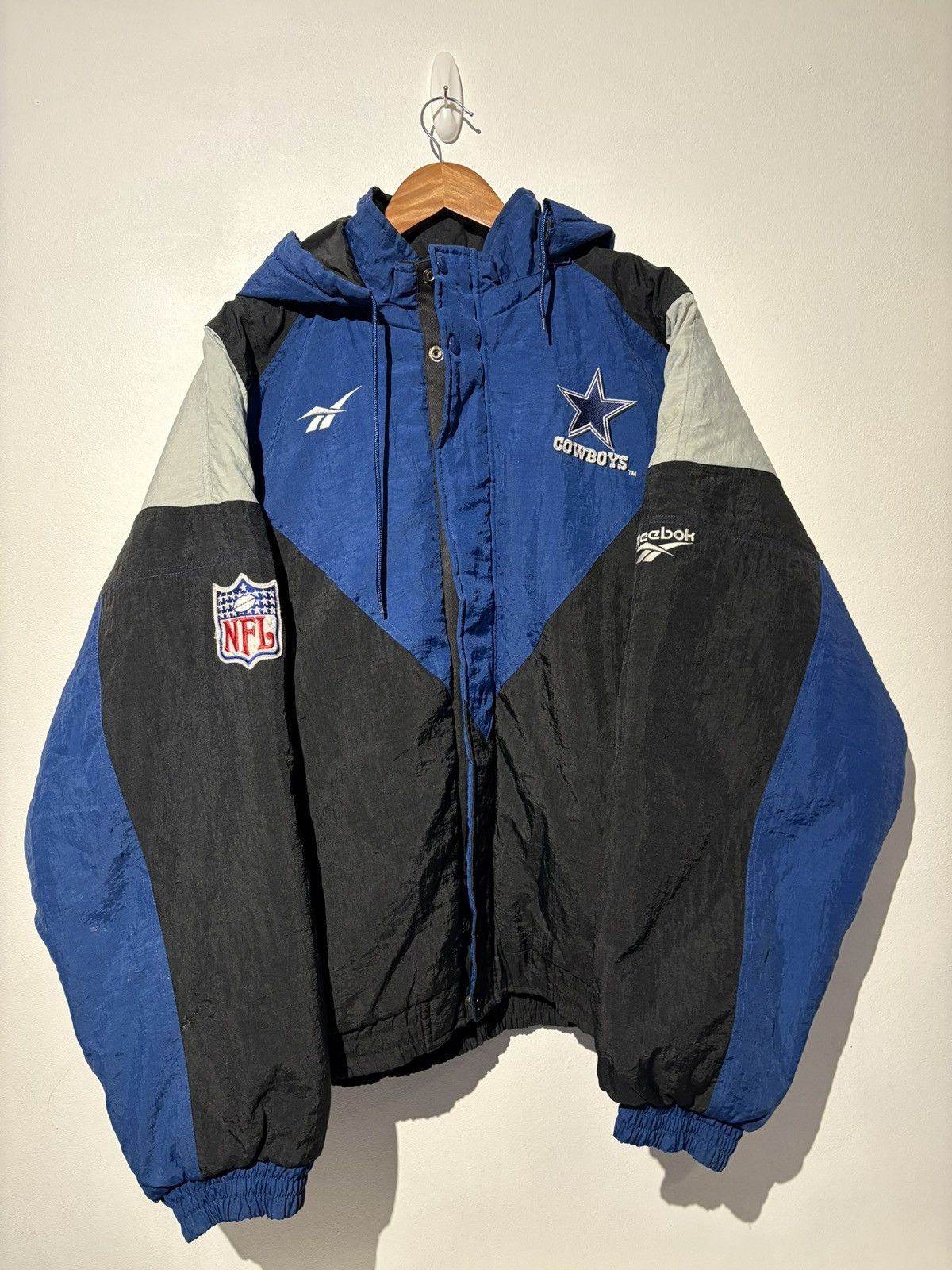 Reebok (Size XL) Dallas Cowboys NFL Vintage Reebok Pro Line Jacket Size US XL / EU 56 / 4 - 1 Thumbnail