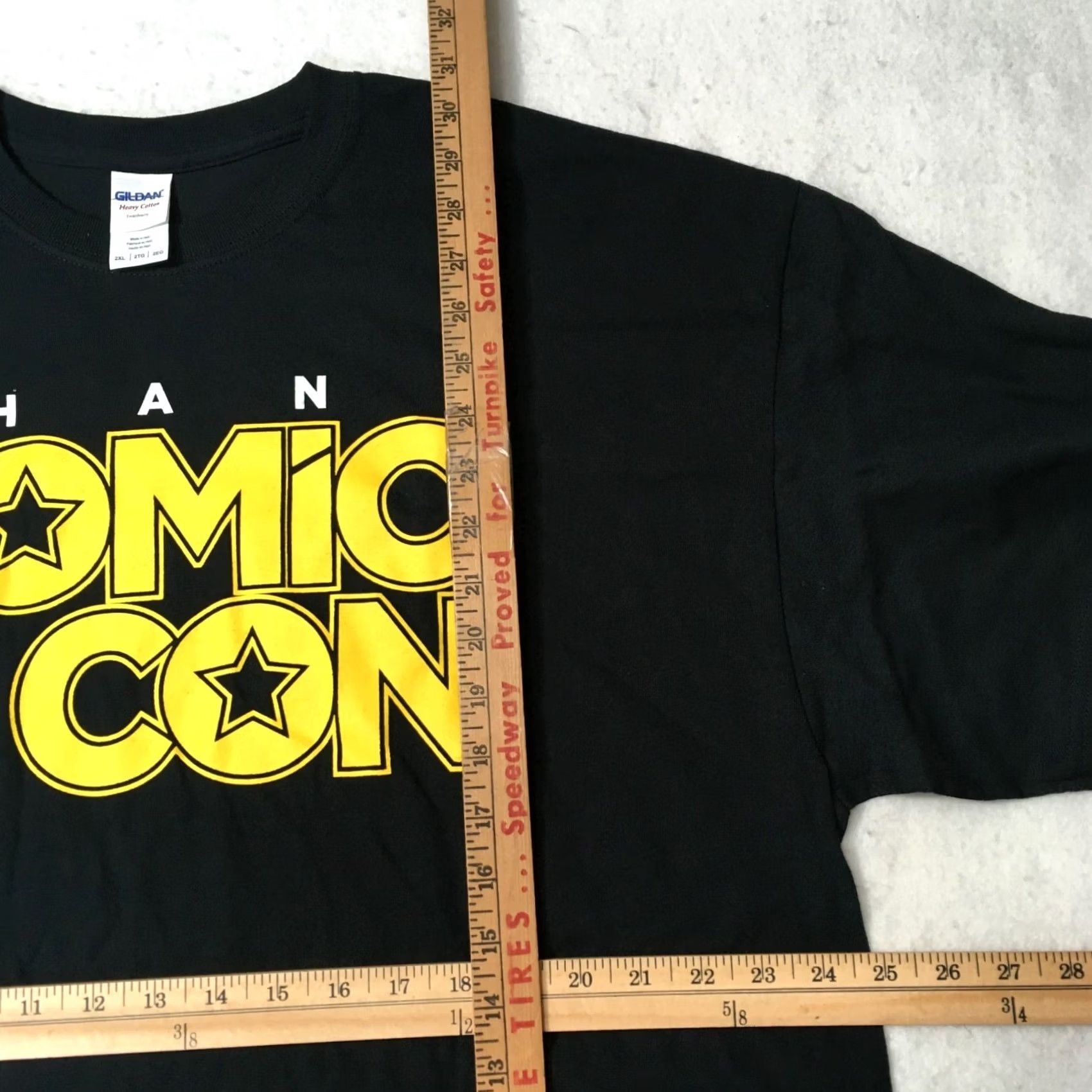 Gildan Comic con ohana 2XL tee black graphic shirt Unisex Adults 2XL Black Comics Size US XXL / EU 58 / 5 - 4 Thumbnail