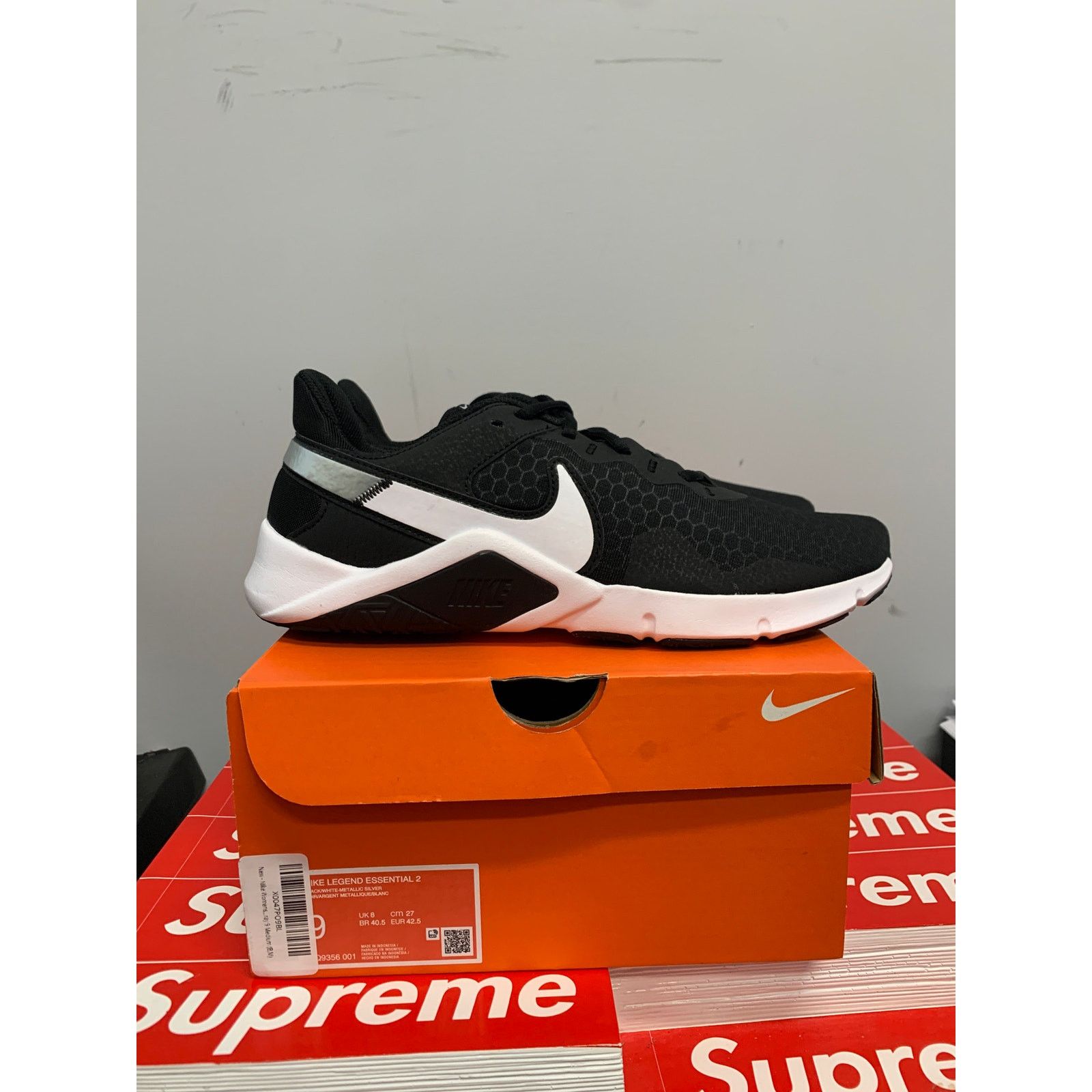 Nike Nike Legend Essential 2 Black White Q9356-001 Mens Size 9 Size US 9 / EU 42 - 1 Thumbnail