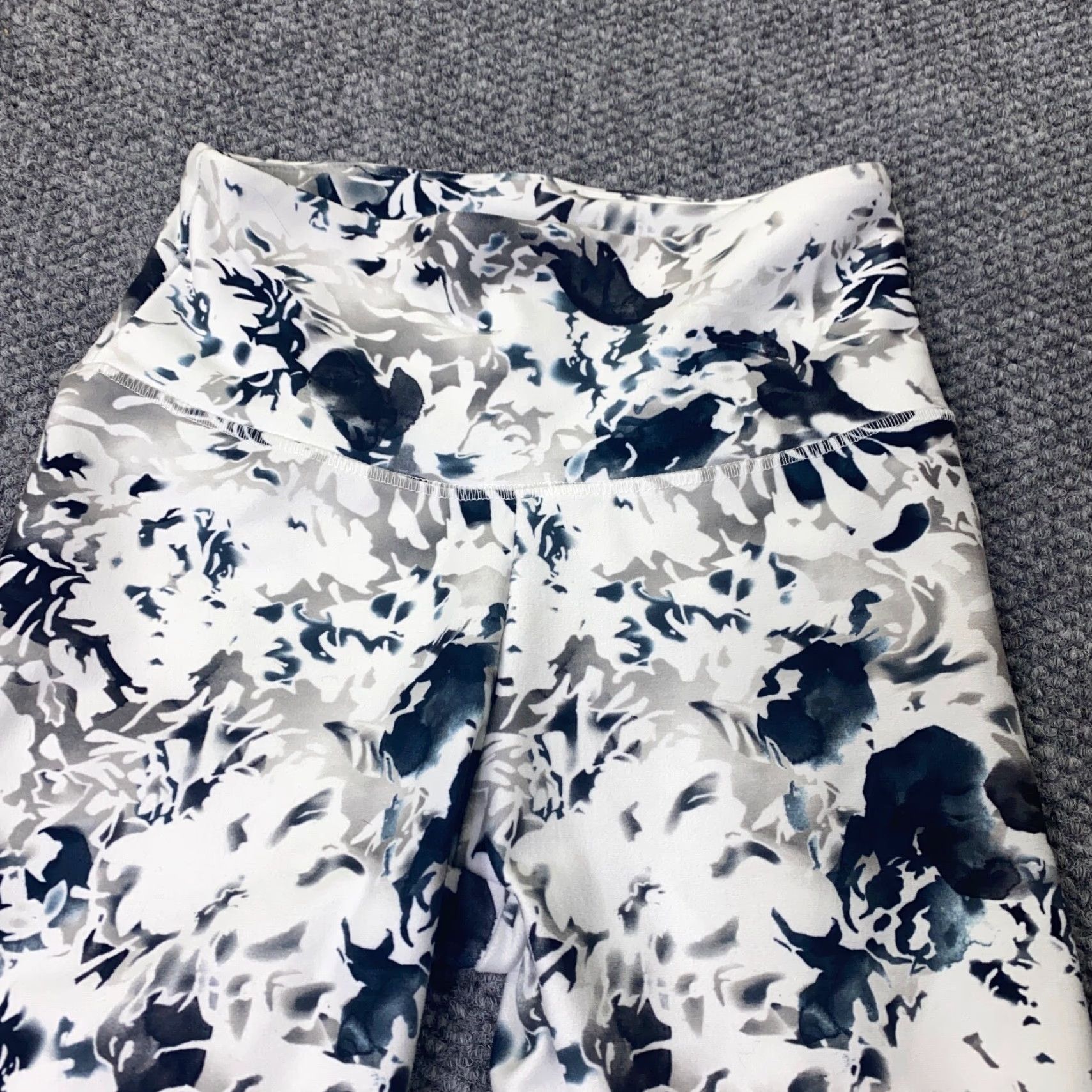 Vintage The Balance Collection Leggings XS Gray Cropped Hi-Rise Floral Pattern Womens Regular Stretch Sports Activewear Size 26" / US 2 / IT 38 - 2 Thumbnail