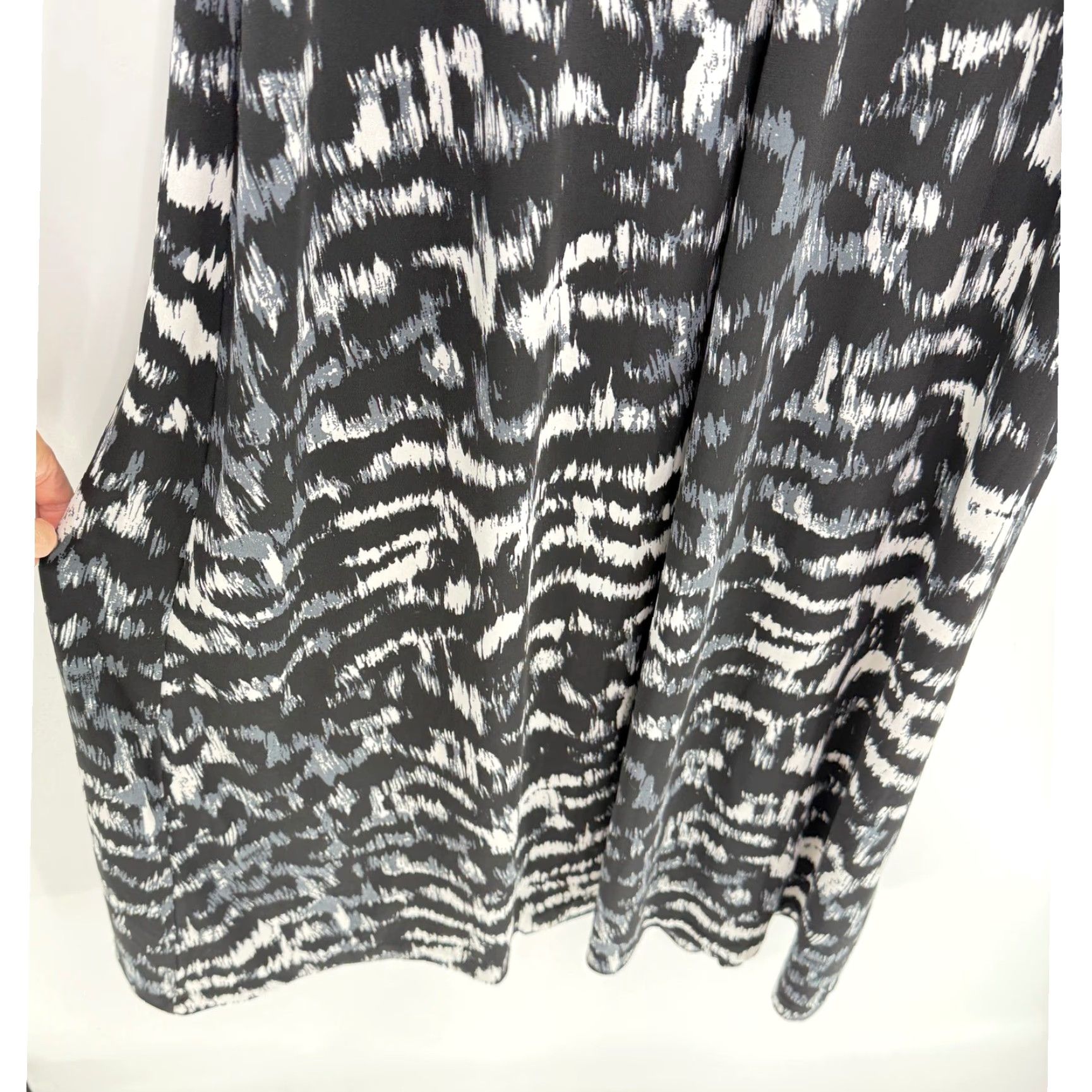 Anne Klein Anne Klein Maxi Tie Front Geometric Print Dress XL Black Sleeveless Halter Knit Stretch Boho Casual Summer Vacation Women’s Size XL / US 12-14 / IT 48-50 - 4 Thumbnail
