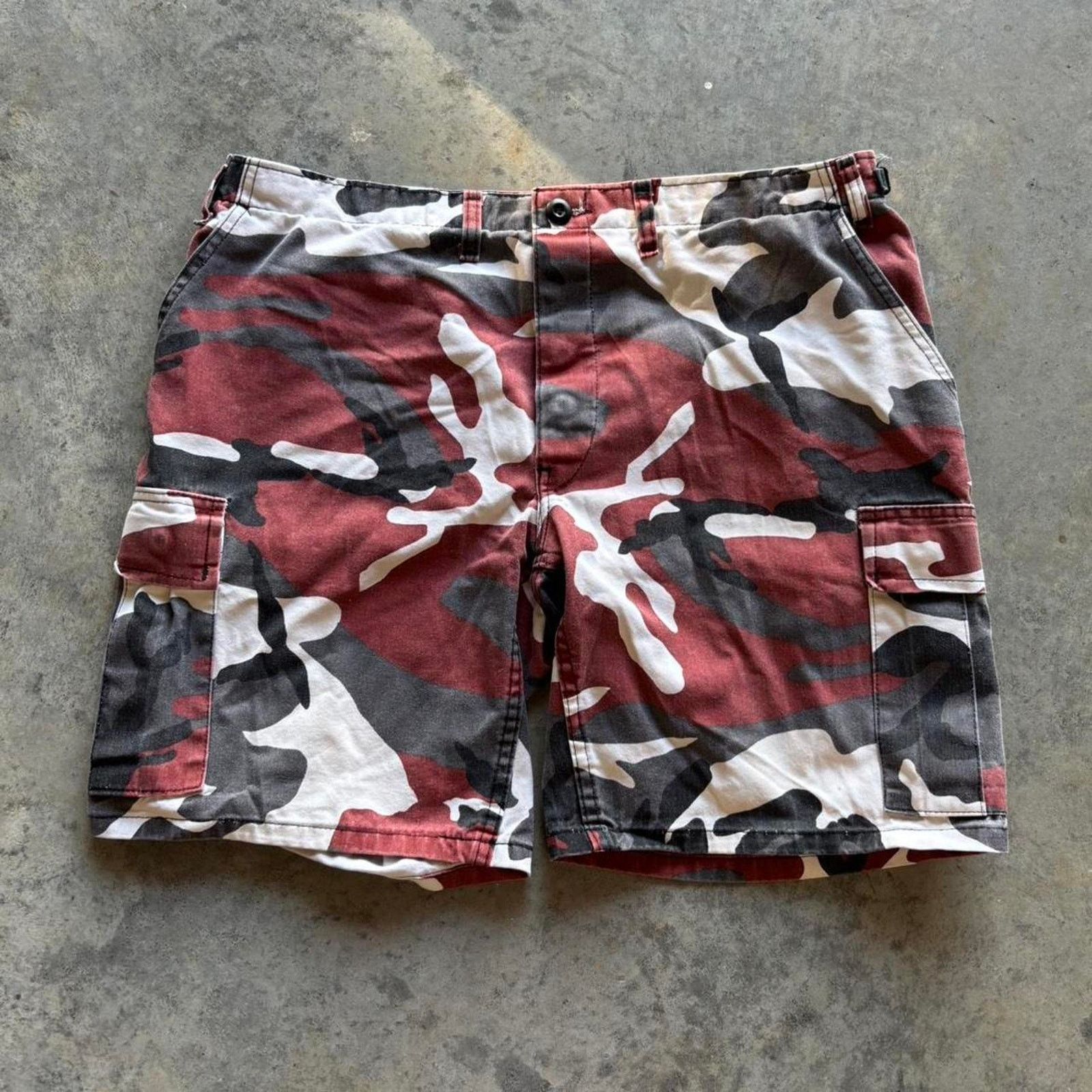 Vintage 90s Modern Warfare 2 Russian Camo Cargo Shorts