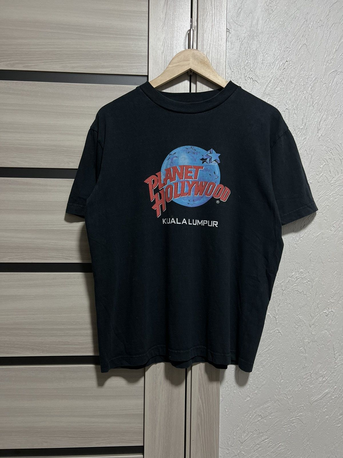 Band Tees Planet Hollywood KUALALUMPUR Logo T-Shirt L 90s Streetwear Size US L / EU 52-54 / 3 - 3 Thumbnail