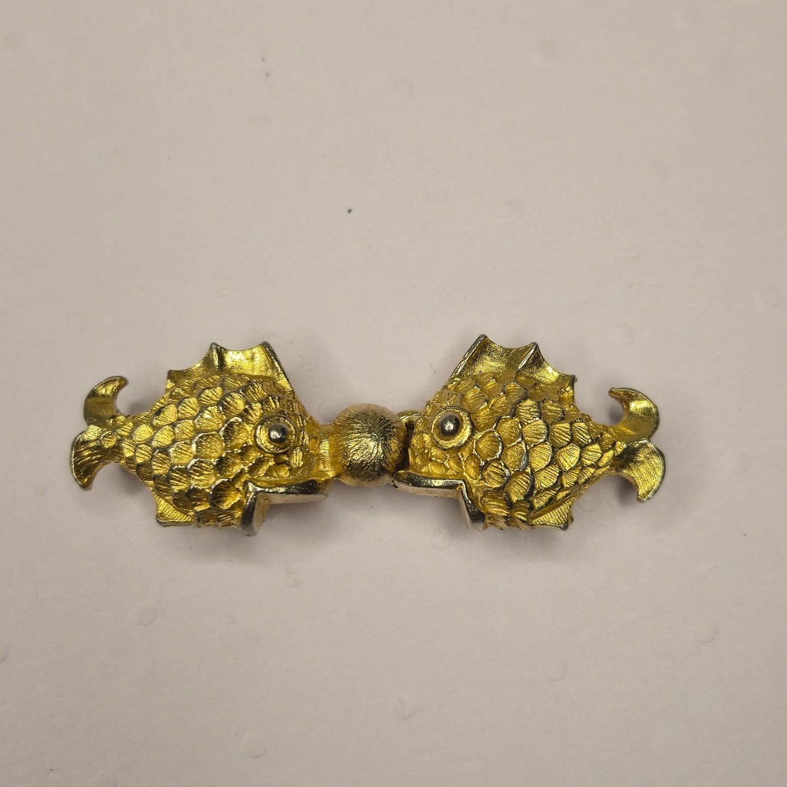 The Unbranded Brand Vintage Mimi Di N Signed Gold Tone Fish Belt Buckle Size ONE SIZE - 1 Thumbnail