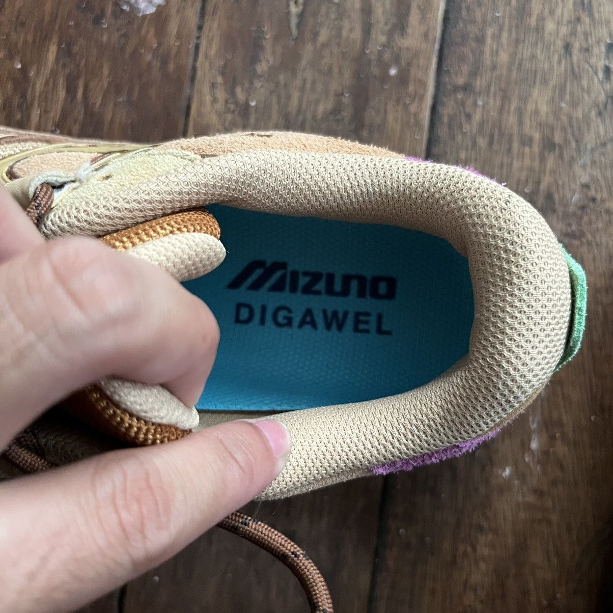 Mizuno Mizuno x DIGAWEL Wave Runner Beta Size US 6 / EU 39 - 9 Thumbnail