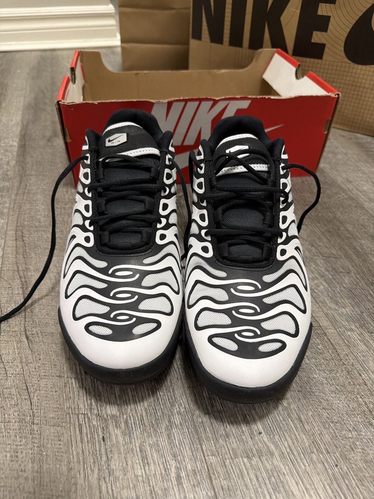 Nike Nike airmax tn plus drift panda Size US 11 / EU 44 - 2 Thumbnail