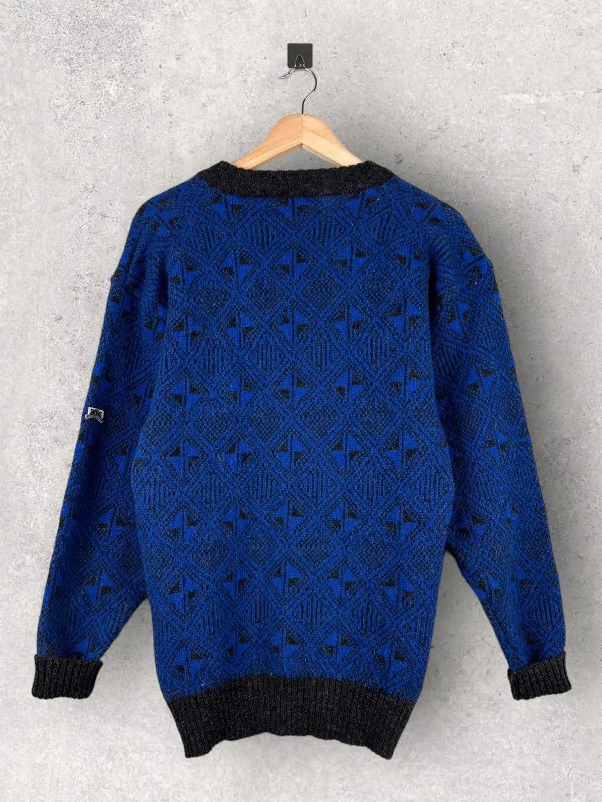 Hugo Boss Vintage 90s Hugo Boss Geometric Knit Sweater Rare Size US M / EU 48-50 / 2 - 3 Thumbnail