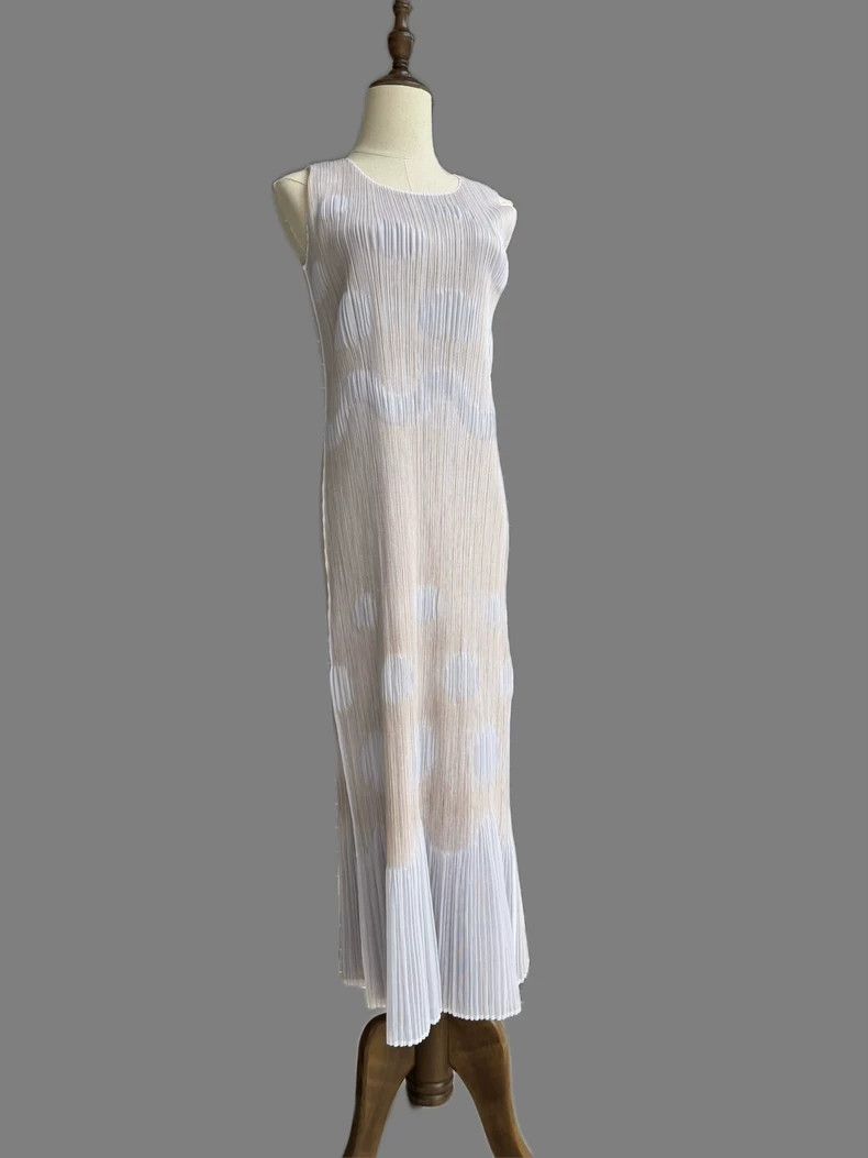 Issey Miyake Issey Miyake size:4 Brown embossed dress Size XS / US 0-2 / IT 36-38 - 2 Thumbnail