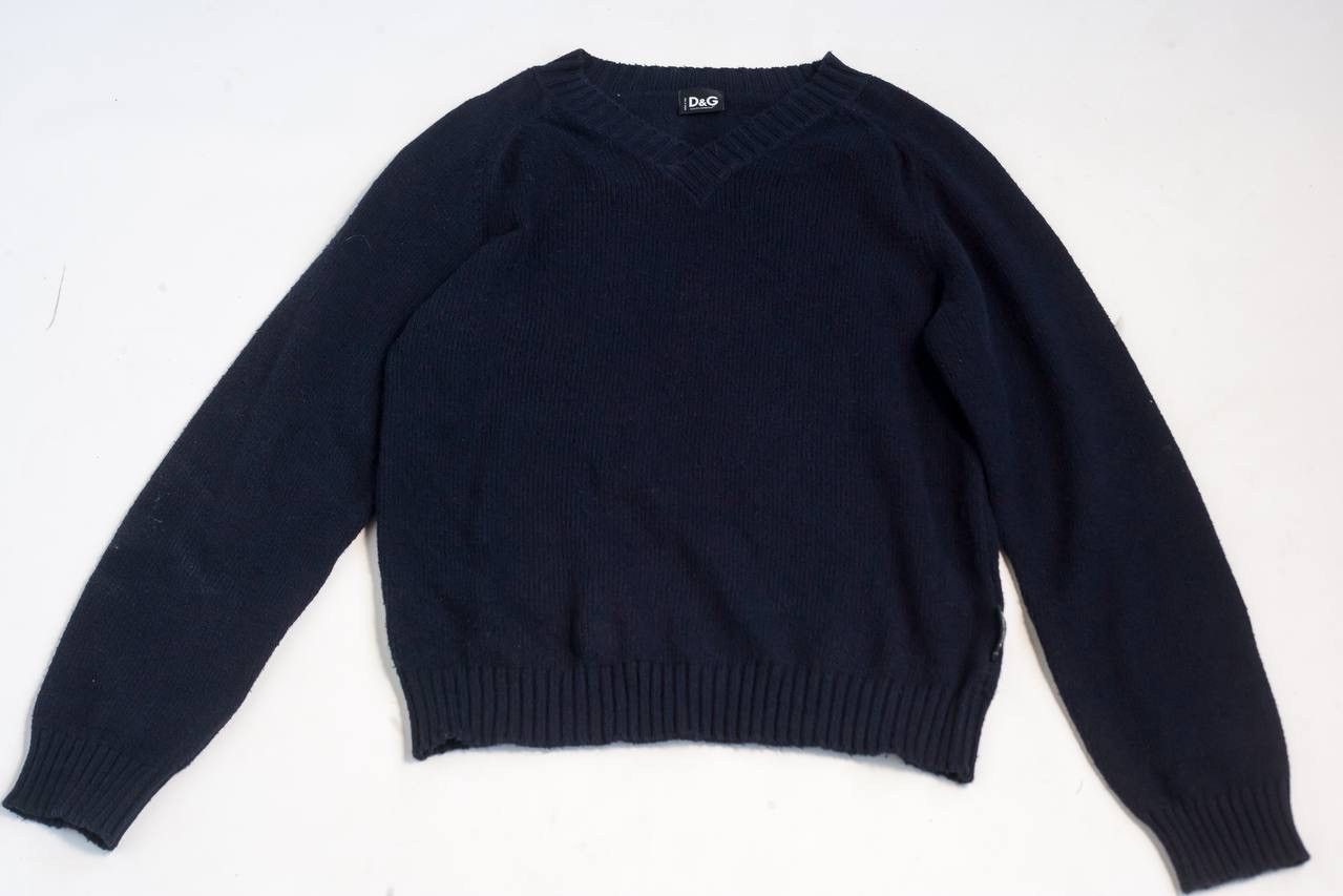 Dolce & Gabbana dolce gabbana v neck knit sweater Size S / US 4 / IT 40 - 1 Thumbnail