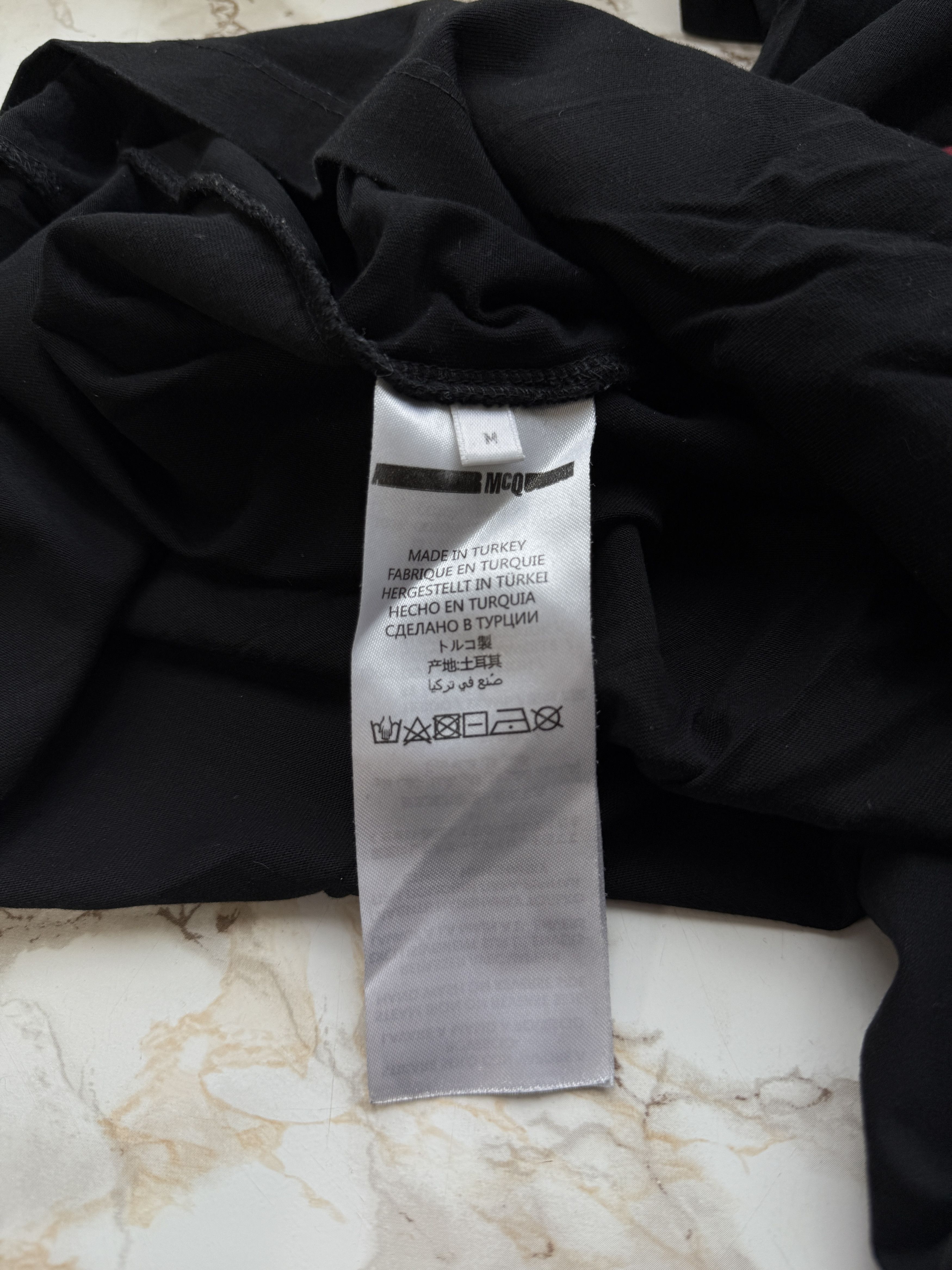 Alexander McQueen 🇮🇹 Alexander McQueen London Luxury Rare T-Shirt Retro Hype Size US M / EU 48-50 / 2 - 7 Thumbnail