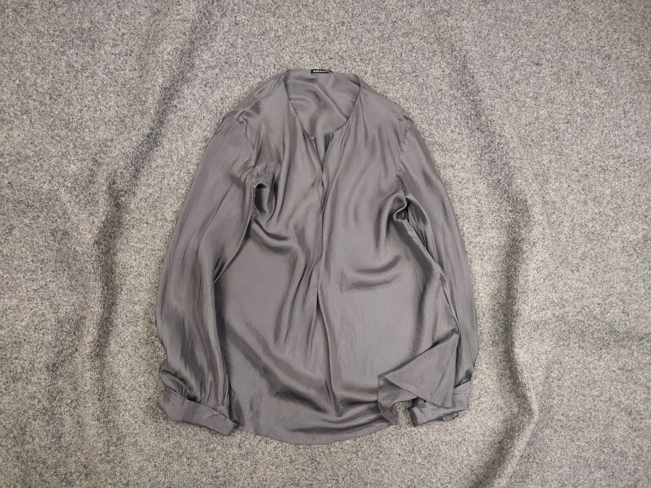 Designer Susanne Bommer Design Boxy Silk Silver gray blouse Size L / US 10 / IT 46 - 1 Thumbnail