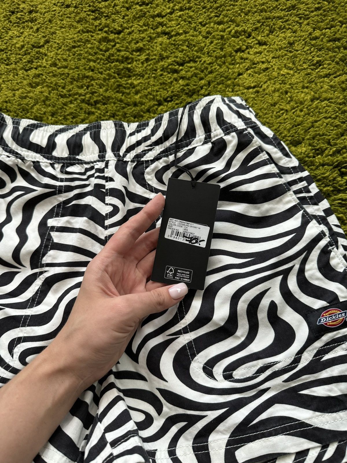 Designer × Dickies Dickies NWT zebra pattern shorts Size 25" / US 0 / IT 36 - 5 Thumbnail