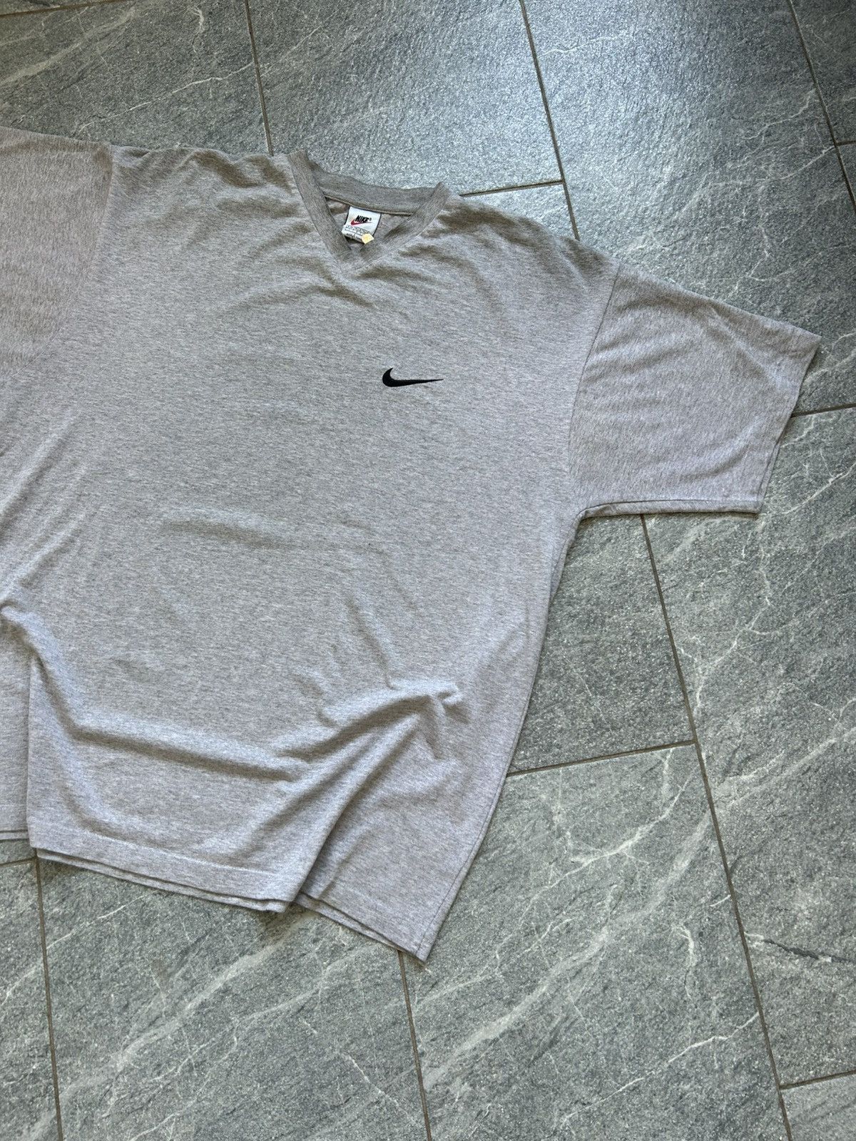 Vintage Vintage shirt tee V large Nike Size US L / EU 52-54 / 3 - 2 Thumbnail