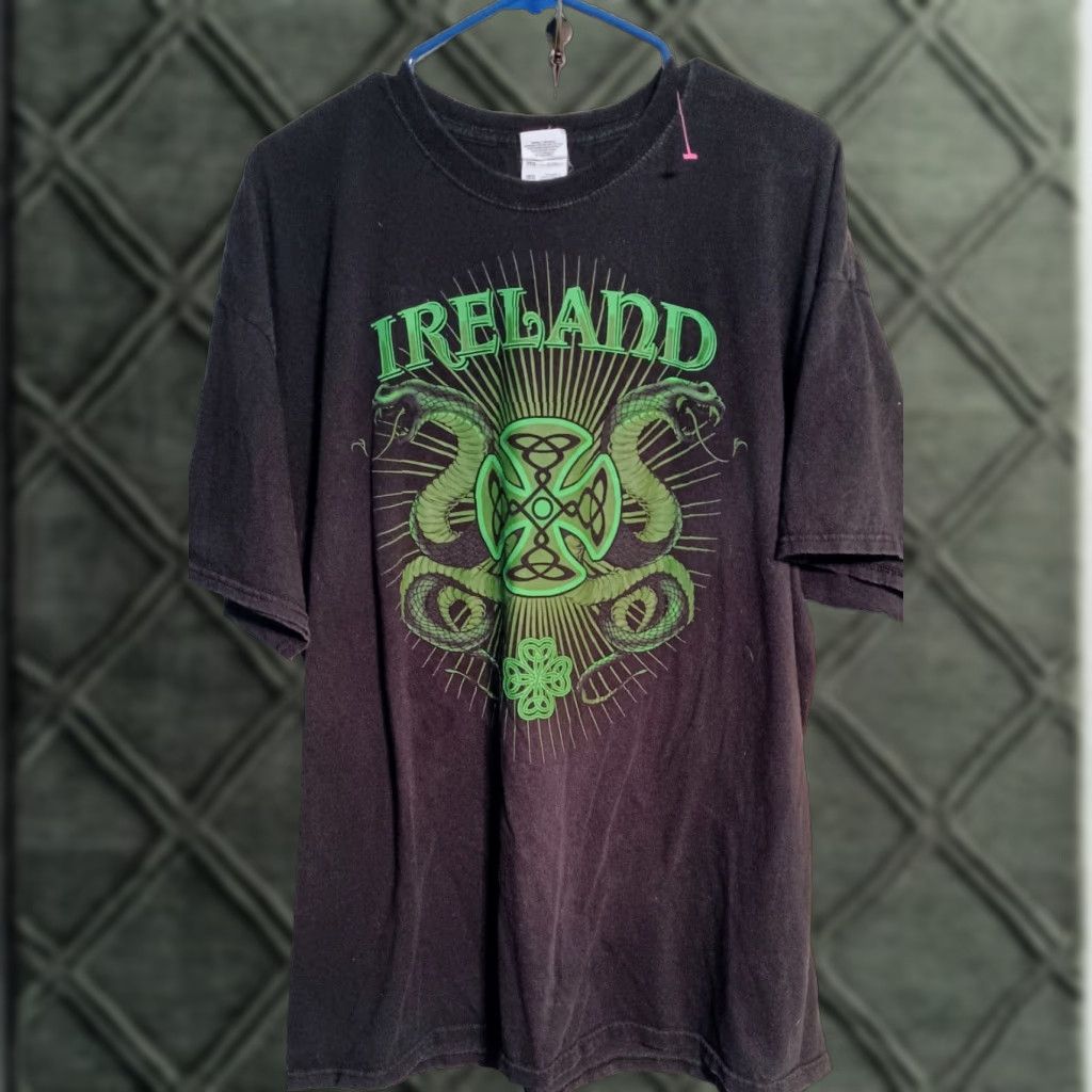 Vintage Black Clover Ireland Graphic Clover Crazy Coiling Snake T-shirt Black 2XL Men Shirt Size US XXL / EU 58 / 5 - 1 Thumbnail