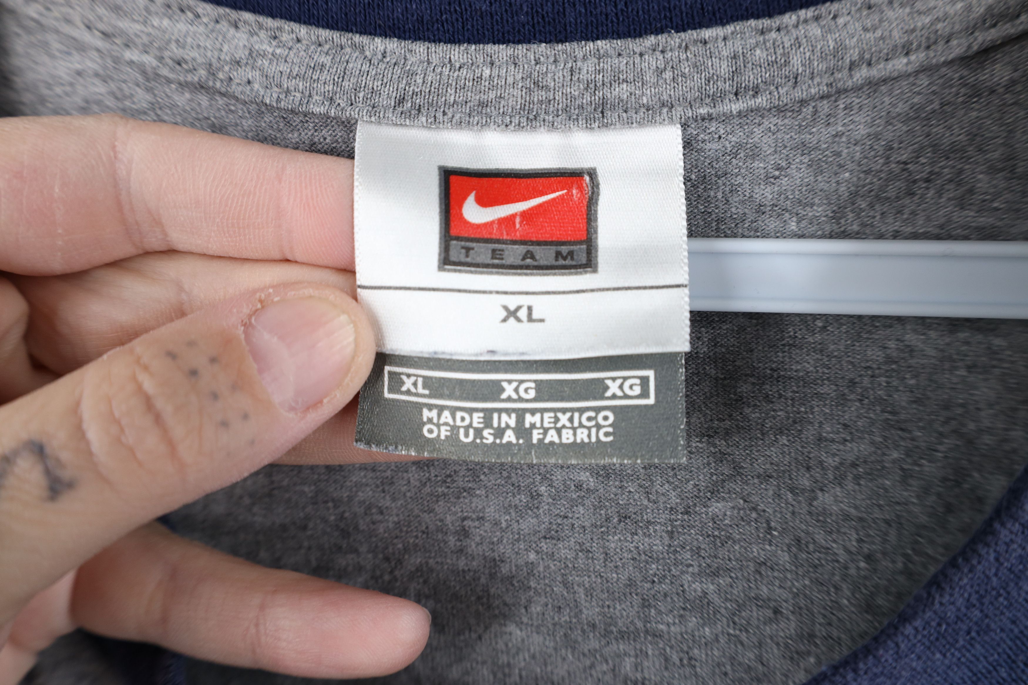 Nike Vintage Nike Swoosh Detroit Pistons Ringer T-Shirt Gray Size US XL / EU 56 / 4 - 8 Thumbnail