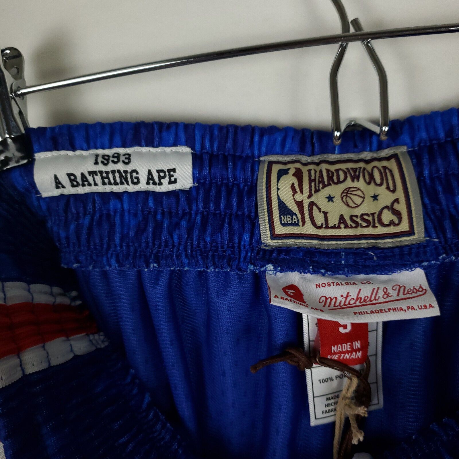 Bape × Mitchell & Ness Bape x Mitchell & Ness New Jersey Nets Shorts Size US 30 / EU 46 - 7 Thumbnail
