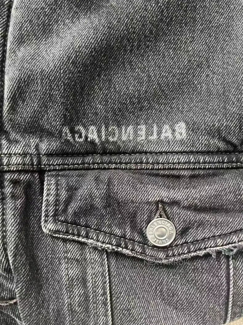 Balenciaga Balenciaga Distressed Logo Printed Lapel Casual Loose Fit Size US S / EU 44-46 / 1 - 4 Thumbnail