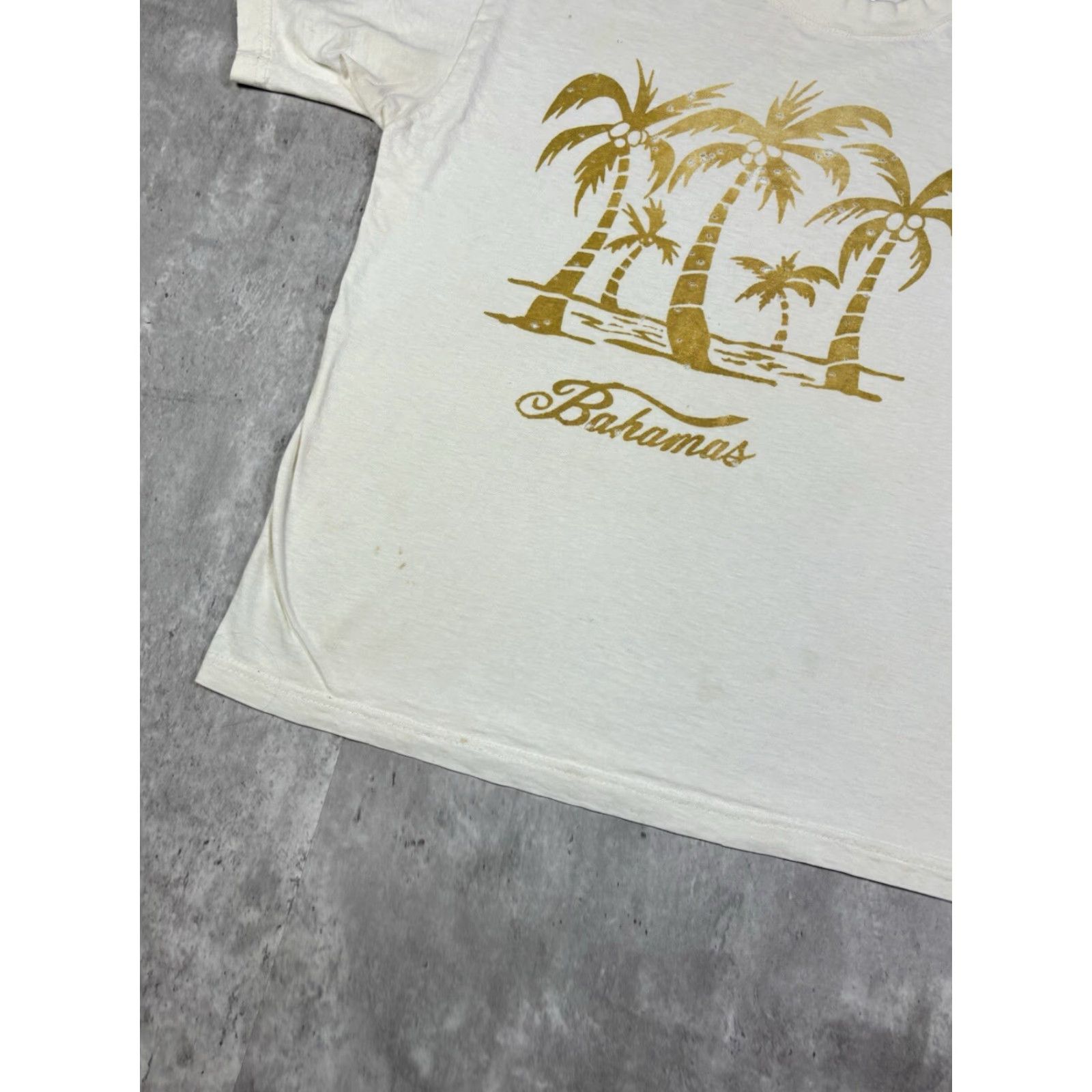 Vintage VINTAGE Bahamas Surf Beach T-Shirt Islander White Crew Neck Short Sleeve Cotton M Men 90s Beach 80s Graphic Print Batman Heroes 90s Size US M / EU 48-50 / 2 - 2 Thumbnail
