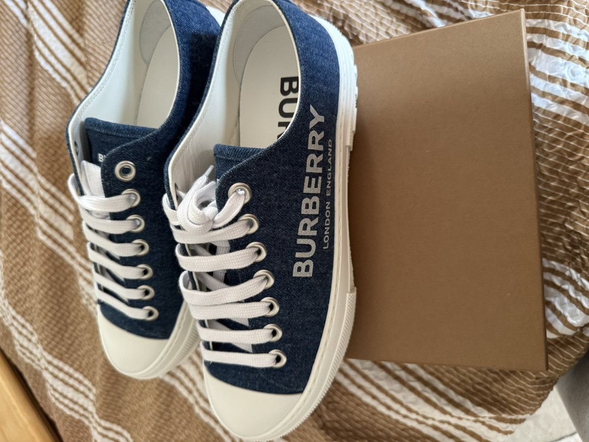 Burberry Burberry Size US 9 / IT 39 - 2 Thumbnail