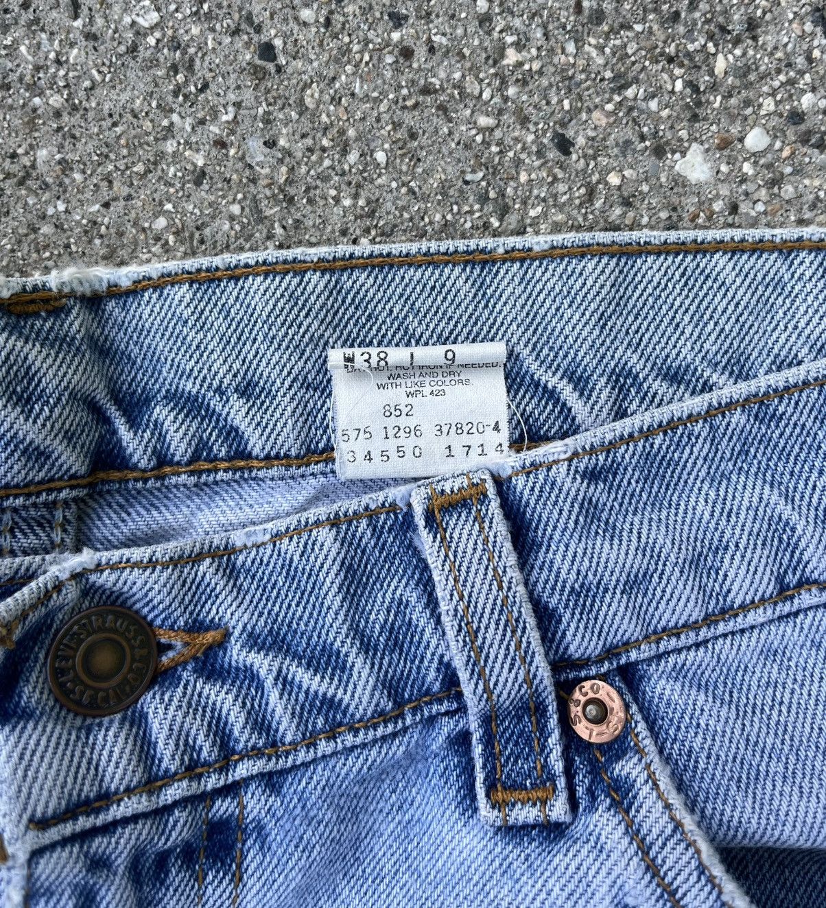 Levi's × Vintage Vintage Levi’s Orange Tab 550 Denim Jean Shorts Jorts ‘96 Size US 36 / EU 52 - 7 Thumbnail
