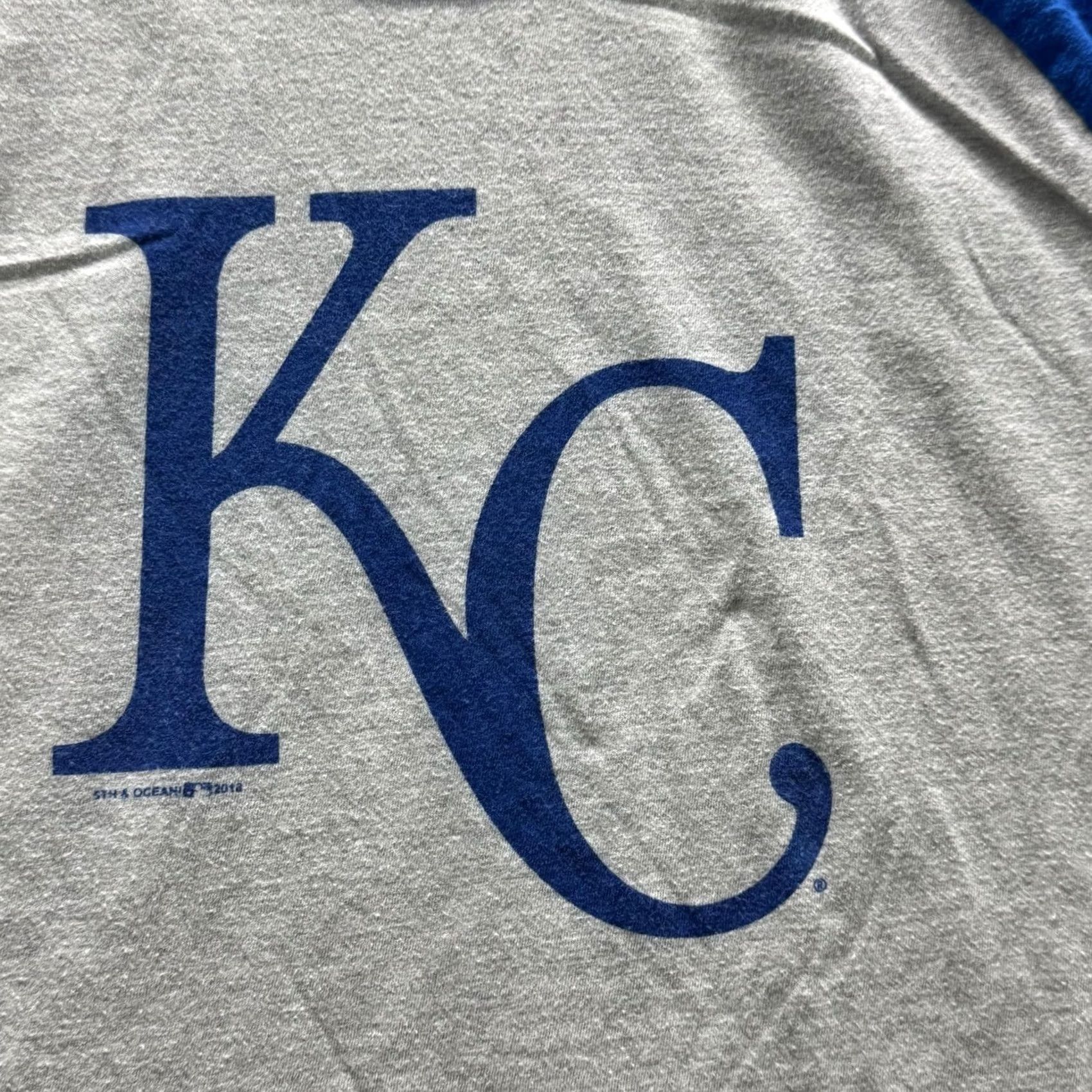 Vintage Kansas City Royals Graphic Tee 5th & Ocean Shirt Mens L Gray Raglan Baseball Crew Neck 3/4 Sleeve Logo Tee Size US L / EU 52-54 / 3 - 3 Thumbnail