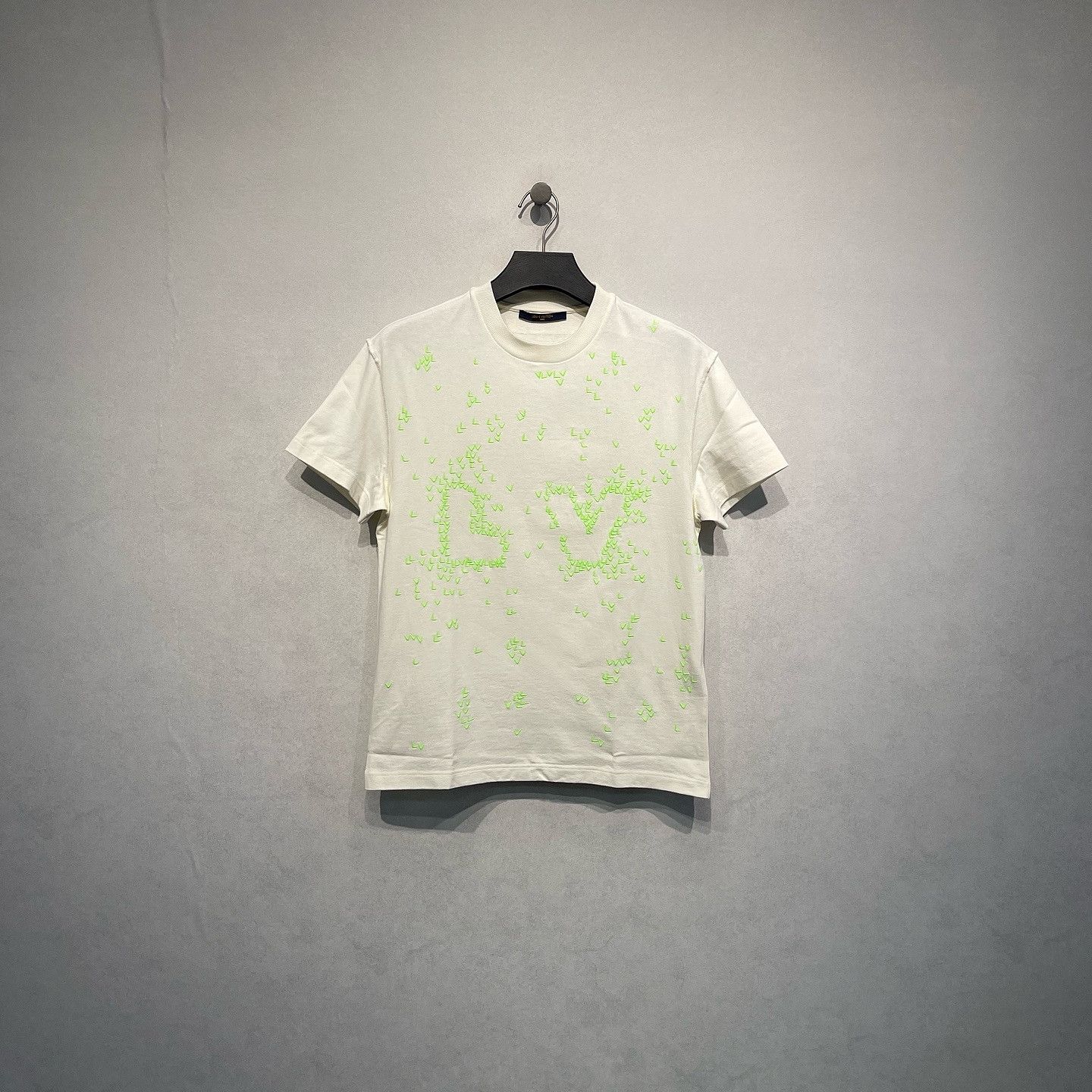 Louis Vuitton Louis Vuitton Neon Logo Embroidered T-Shirt Size XS Size US XS / EU 42 / 0 - 1 Thumbnail