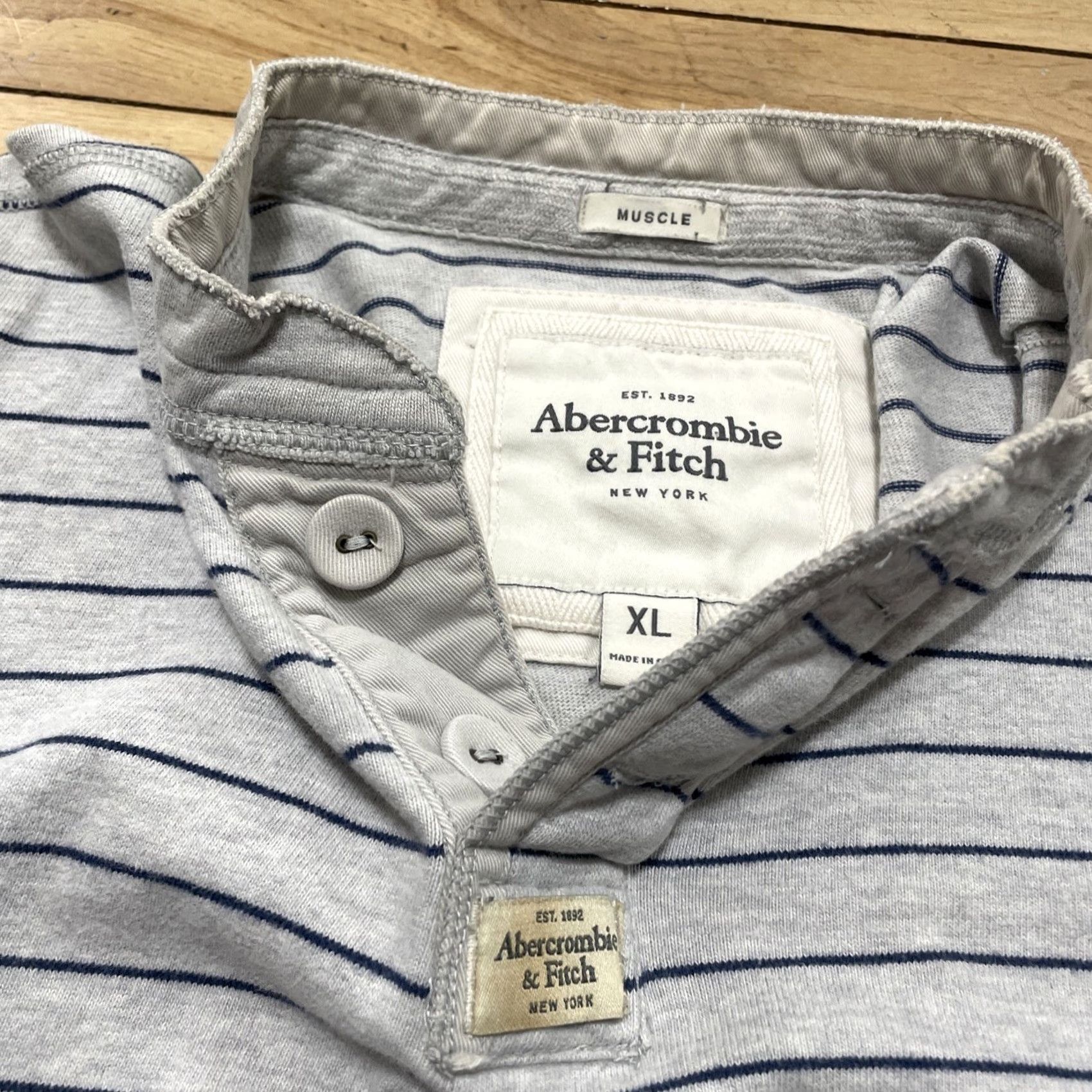 Abercrombie & Fitch Abercrombie & Fitch Y2k Henley Shirt Men XL Gray Thermal Knit Muscle Logo Modern Vintage Shirt Size US XL / EU 56 / 4 - 3 Thumbnail