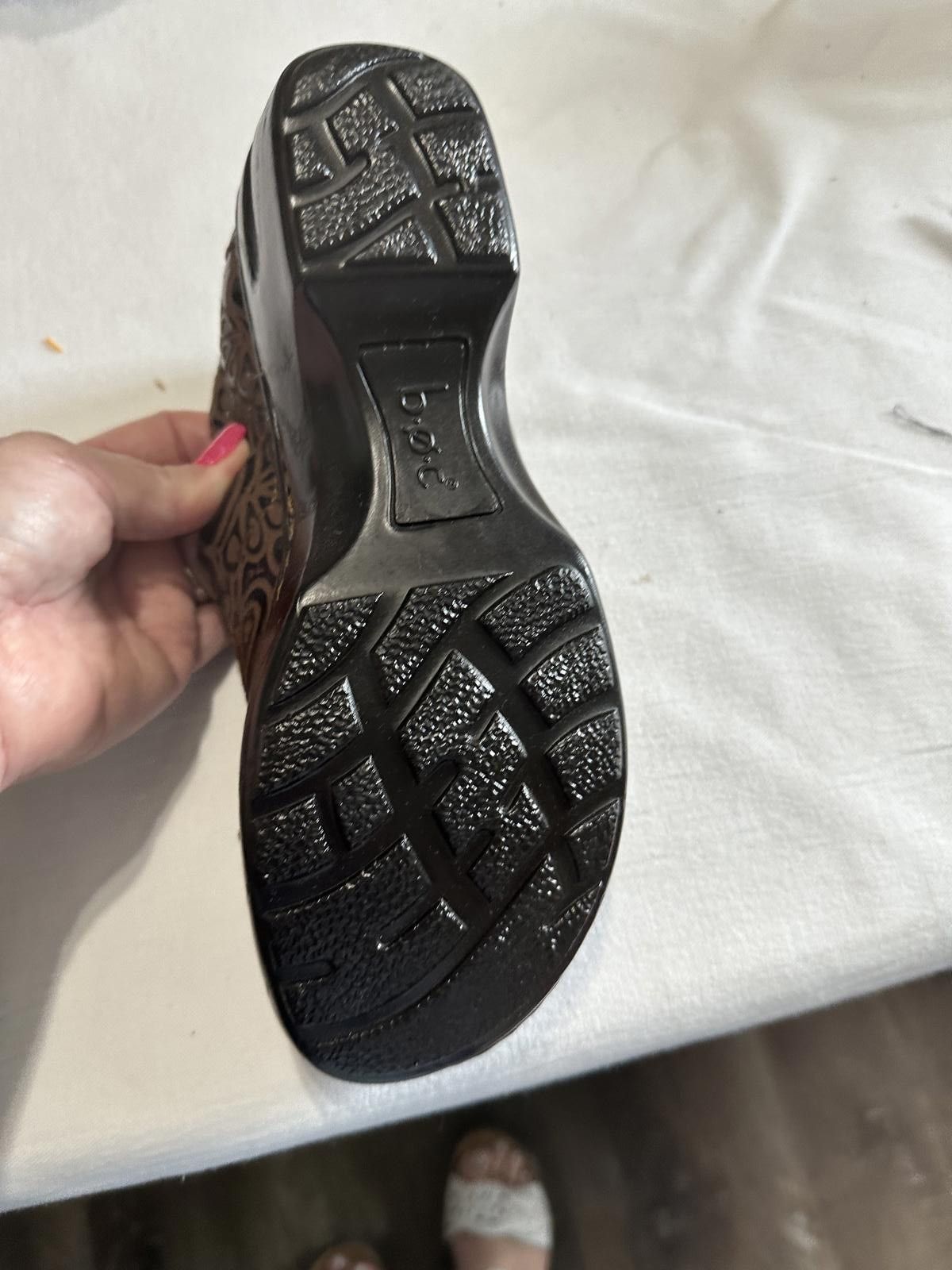 Born Stylish Brown Leather Clogs with Intricate Floral Design Size US 8 / IT 38 - 4 Thumbnail
