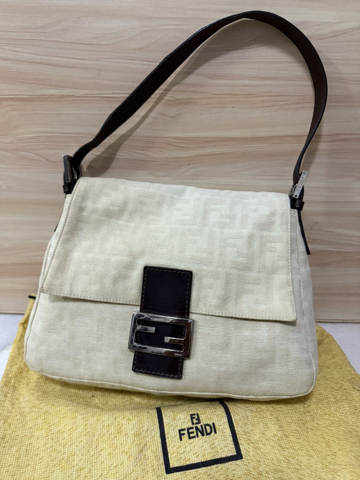Fendi Fendi Zucca Canvas Mamma Baguette shoulder bag in a beige Size ONE SIZE - 7 Thumbnail