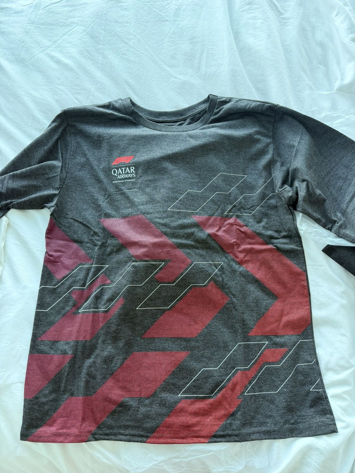 Formula 1 Rare Formula 1 x Qatar Airways Shirt Size US M / EU 48-50 / 2 - 1 Thumbnail