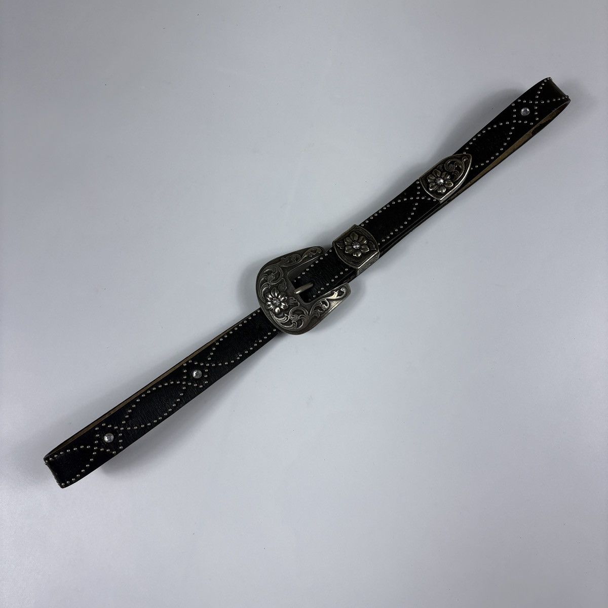 Leather Vintage studded leather belt Size ONE SIZE - 1 Thumbnail