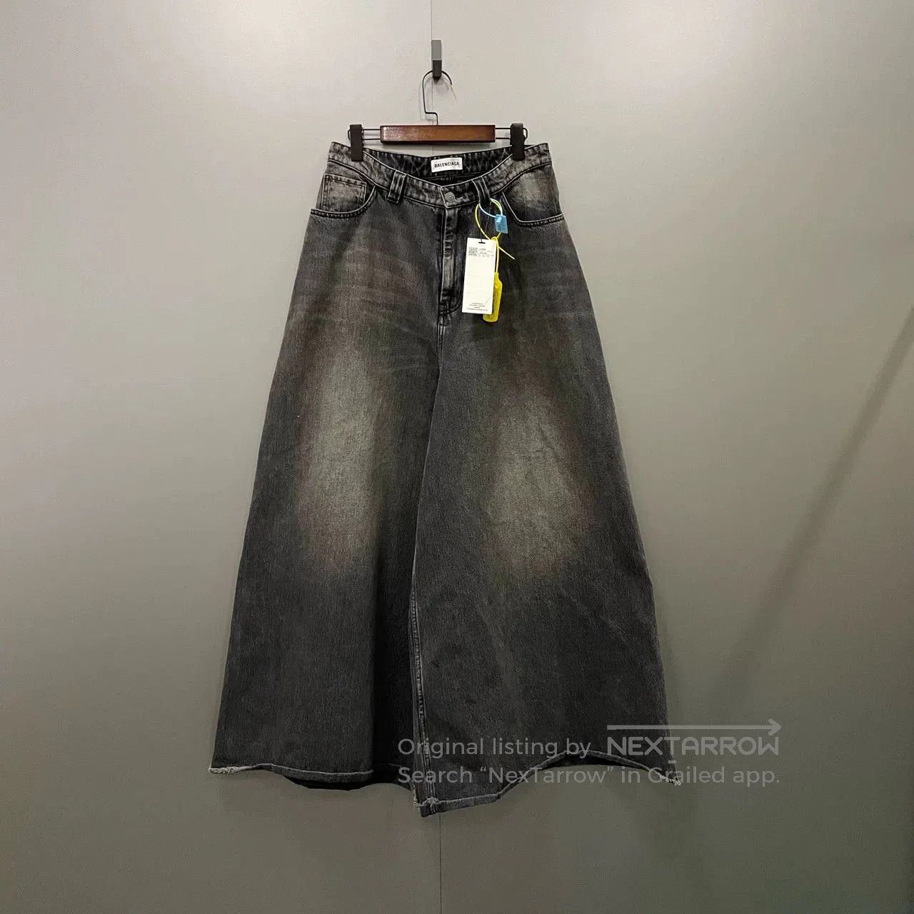 Balenciaga Balenciaga Wide-Leg Washed Jeans. Size 29" - 1 Thumbnail