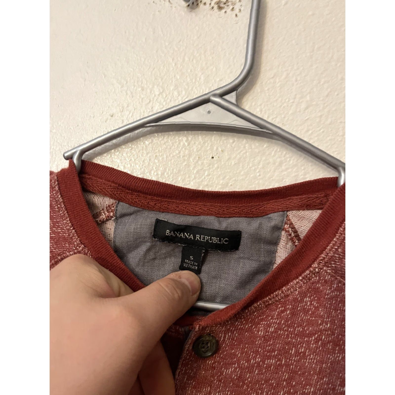 Banana Republic Banana Republic Men’s Size Small Red Henley Cotton Long Sleeve Shirt Size US S / EU 44-46 / 1 - 2 Thumbnail