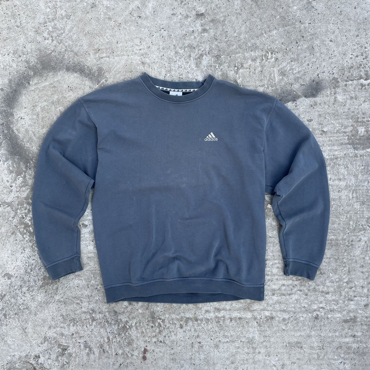 Adidas Vintage Adidas Sweatshirt Small Logo Y2K 90s Style USA Size US M / EU 48-50 / 2 - 1 Thumbnail