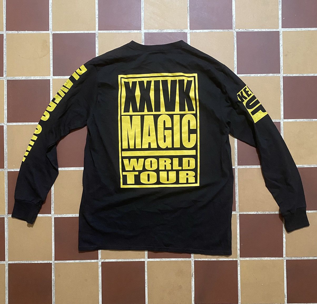 Band Tees RARE Bruno Mars XXIV Magic Tour Shirt Size US L / EU 52-54 / 3 - 2 Thumbnail