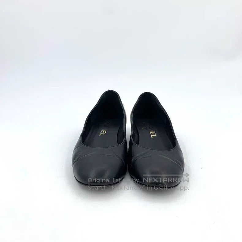 Chanel Chanel Black round toe leather pearl thick-heeled shoes Size US 5.5 / IT 35.5 - 3 Thumbnail