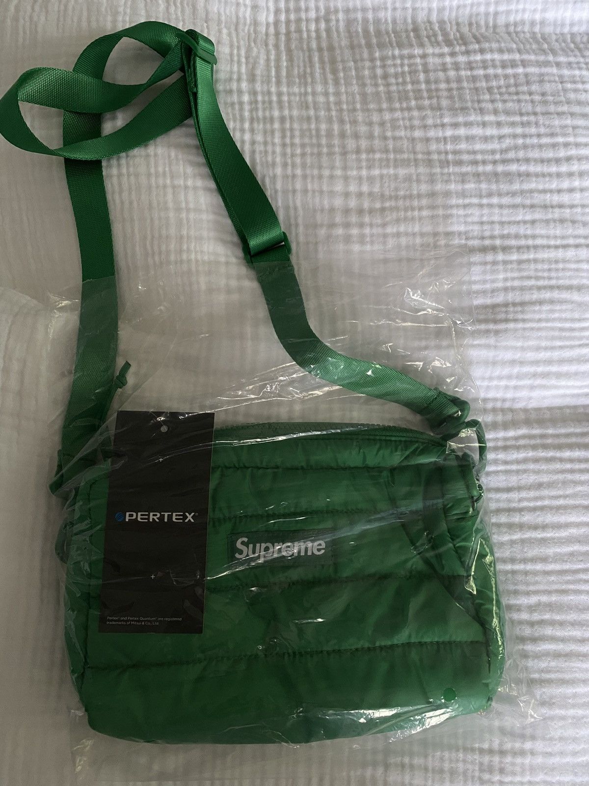 22AW Supreme Puffer Side Bag green 美中古品 22AW Supreme Puffer Side Bag green 美中古品 22AW Supreme Puffer