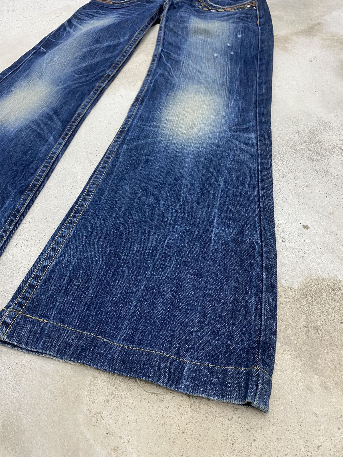 Japanese Brand × Le Grande Bleu (L.G.B.) × Tornado Mart Flare Red Pepper Denim Unique Embellished Pocket Mud Washed Size US 28 / EU 44 - 3 Thumbnail
