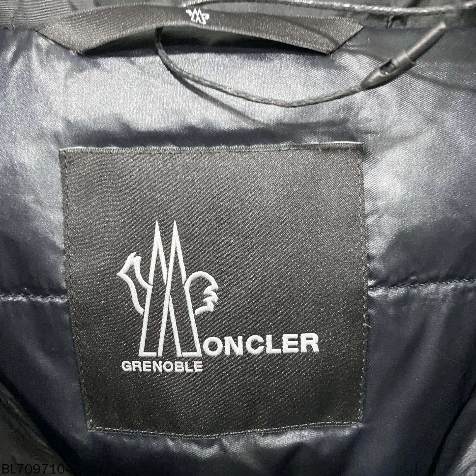 Moncler Moncler fur paneled ski belt 99 new women's 0 down coat Size XS / US 0-2 / IT 36-38 - 5 Thumbnail