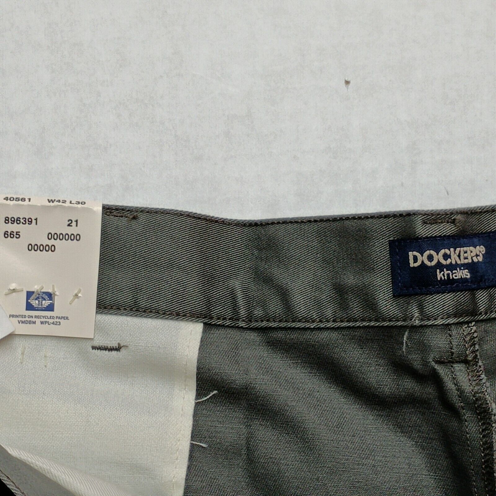 Dockers Dockers Chino Pants Men's 42x30 Gray Pleated Relaxed Fit Size US 42 / EU 58 - 4 Thumbnail