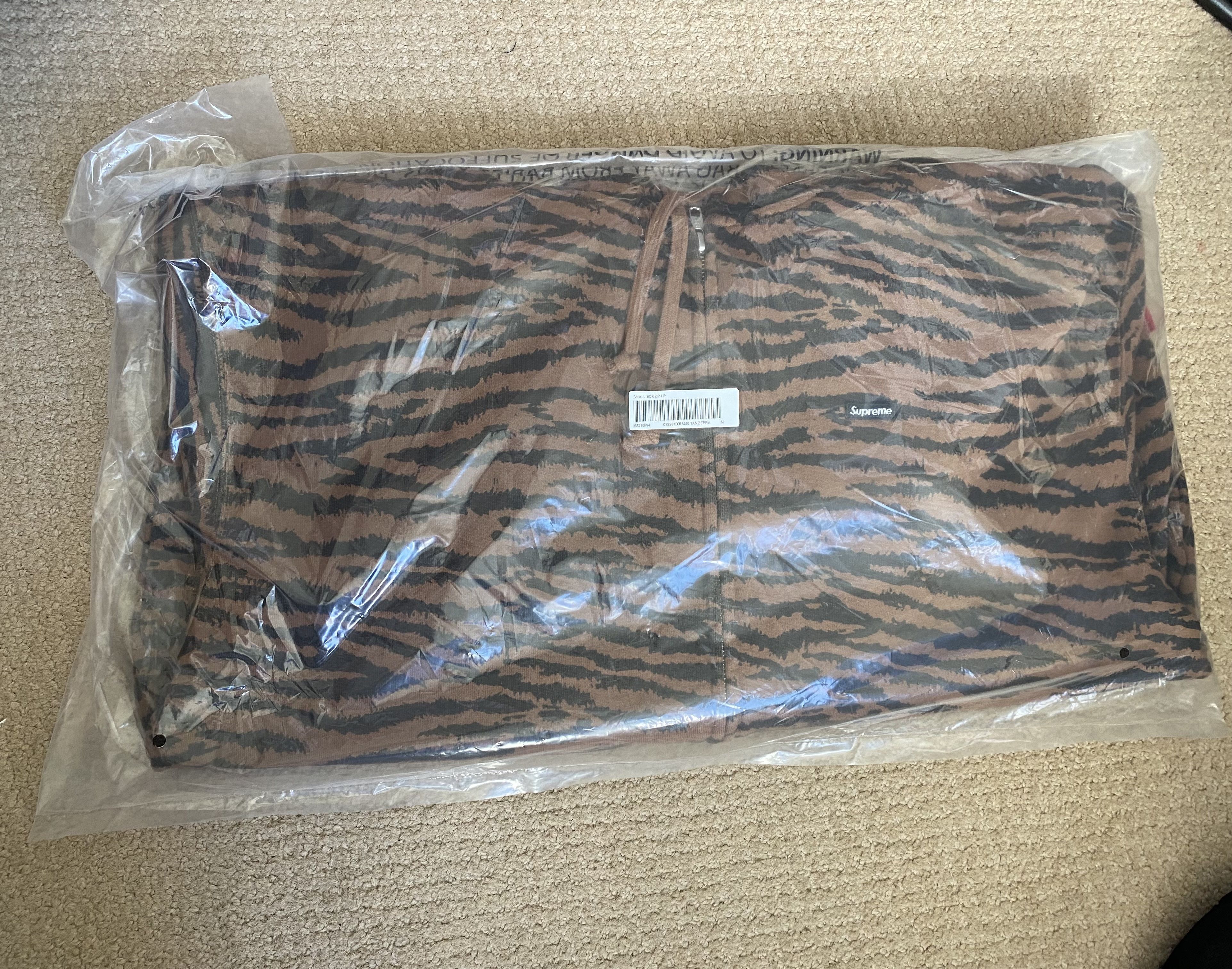 Supreme Supreme small box zip up hoodie Tan zebra Size US M / EU 48-50 / 2 - 1 Thumbnail