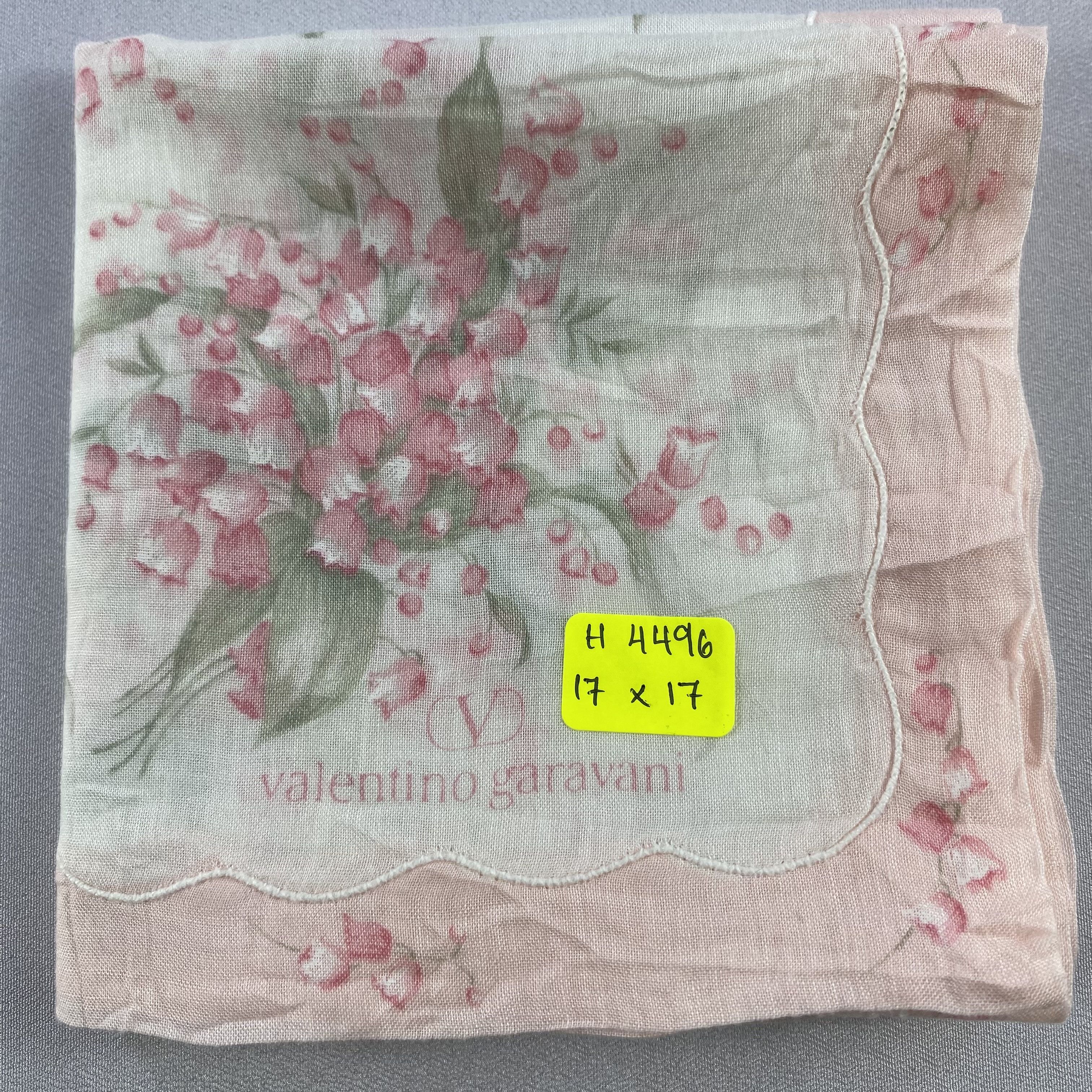 Vintage Valentino Garavani Bandana/ Handkerchief / Neckerchief Size ONE SIZE - 5 Thumbnail