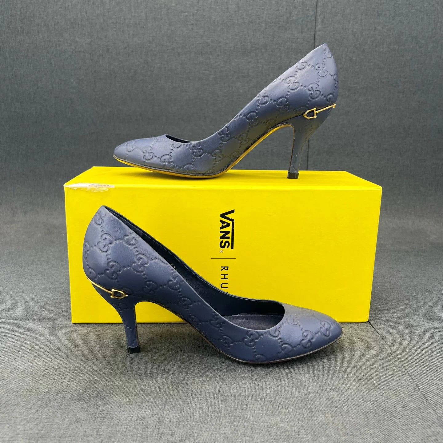 Gucci Gucci purple GG all over logo heels 37.5 worn Size US 7.5 / IT 37.5 - 2 Thumbnail