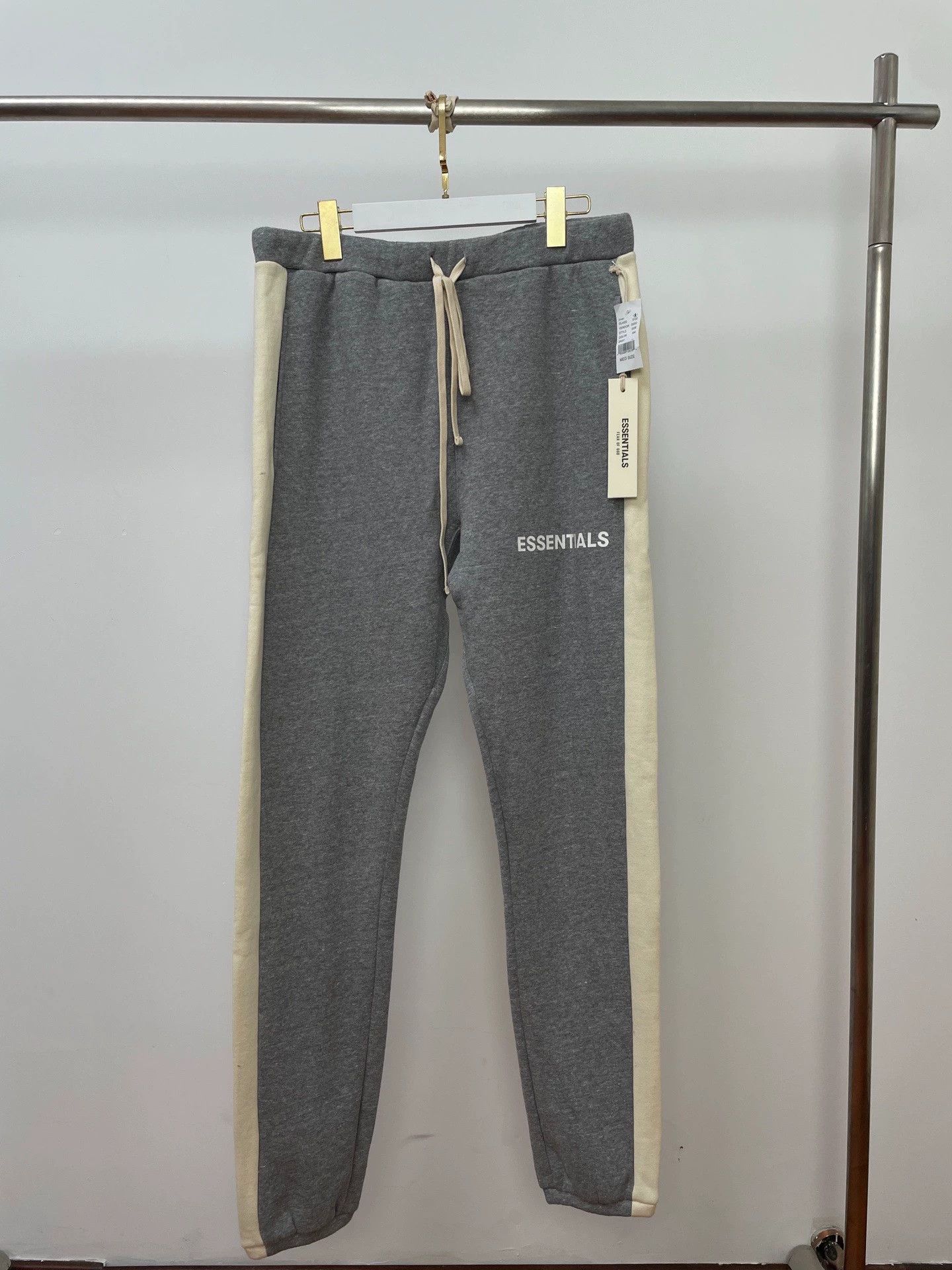 Fear of God Fear of God Essentials Gray Ivory Stripe Sweatpants M Size US 32 / EU 48 - 1 Thumbnail